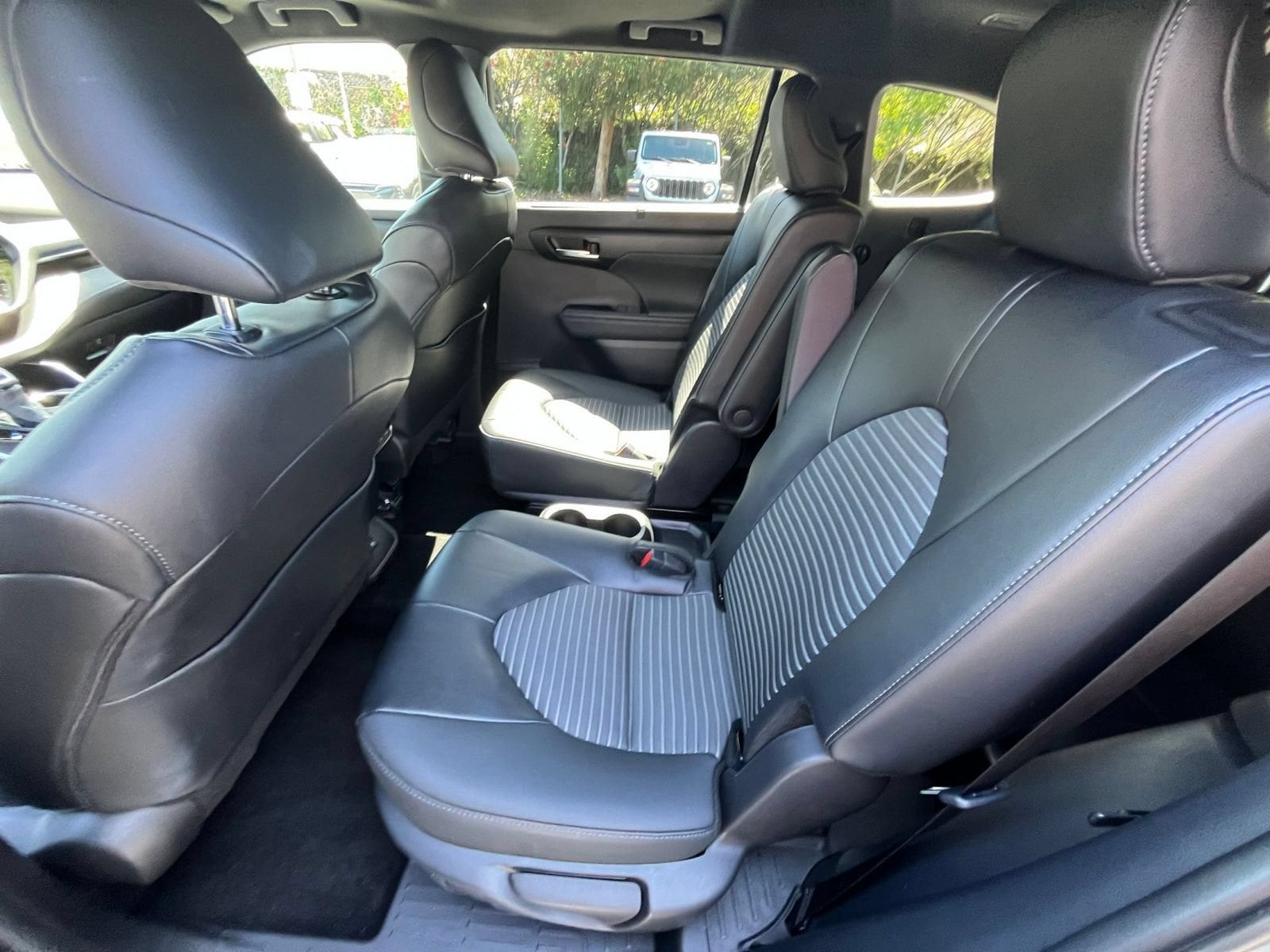 Thumbnail: 2025 Toyota Highlander - 27