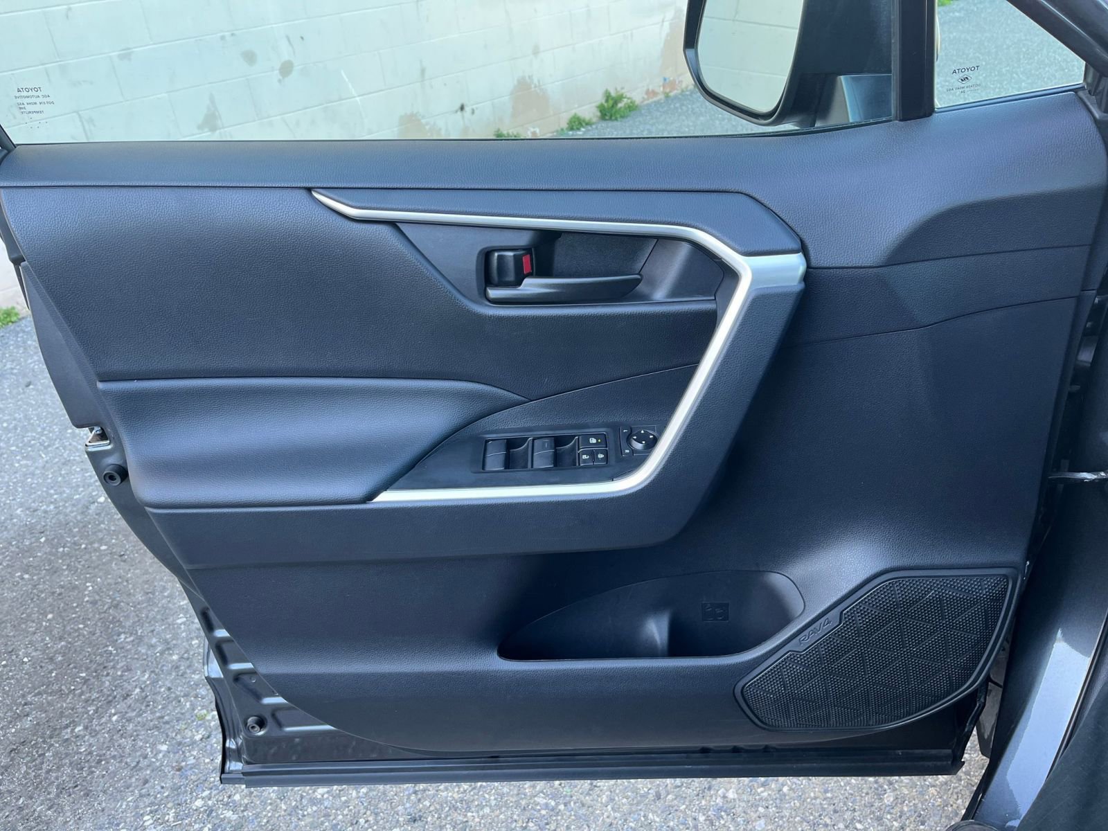 Thumbnail: 2025 Toyota RAV4 - 18