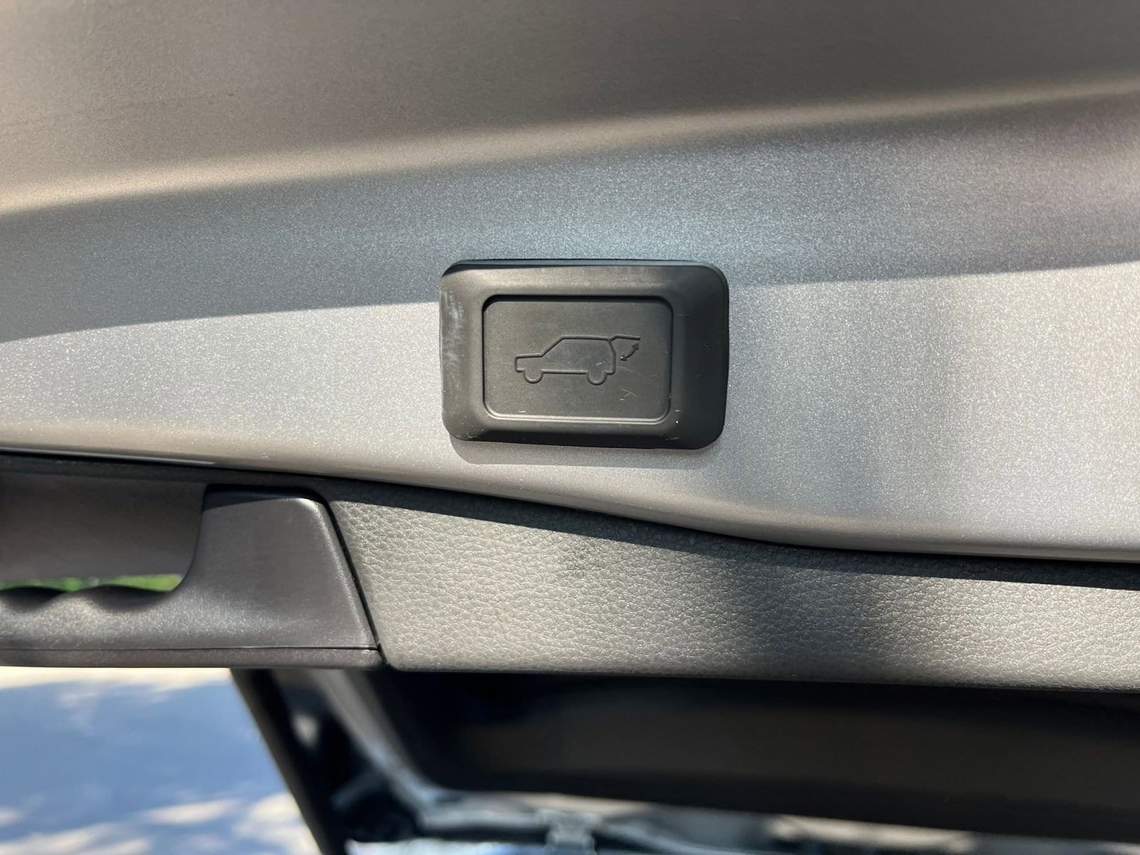 Thumbnail: 2025 Toyota RAV4 - 17