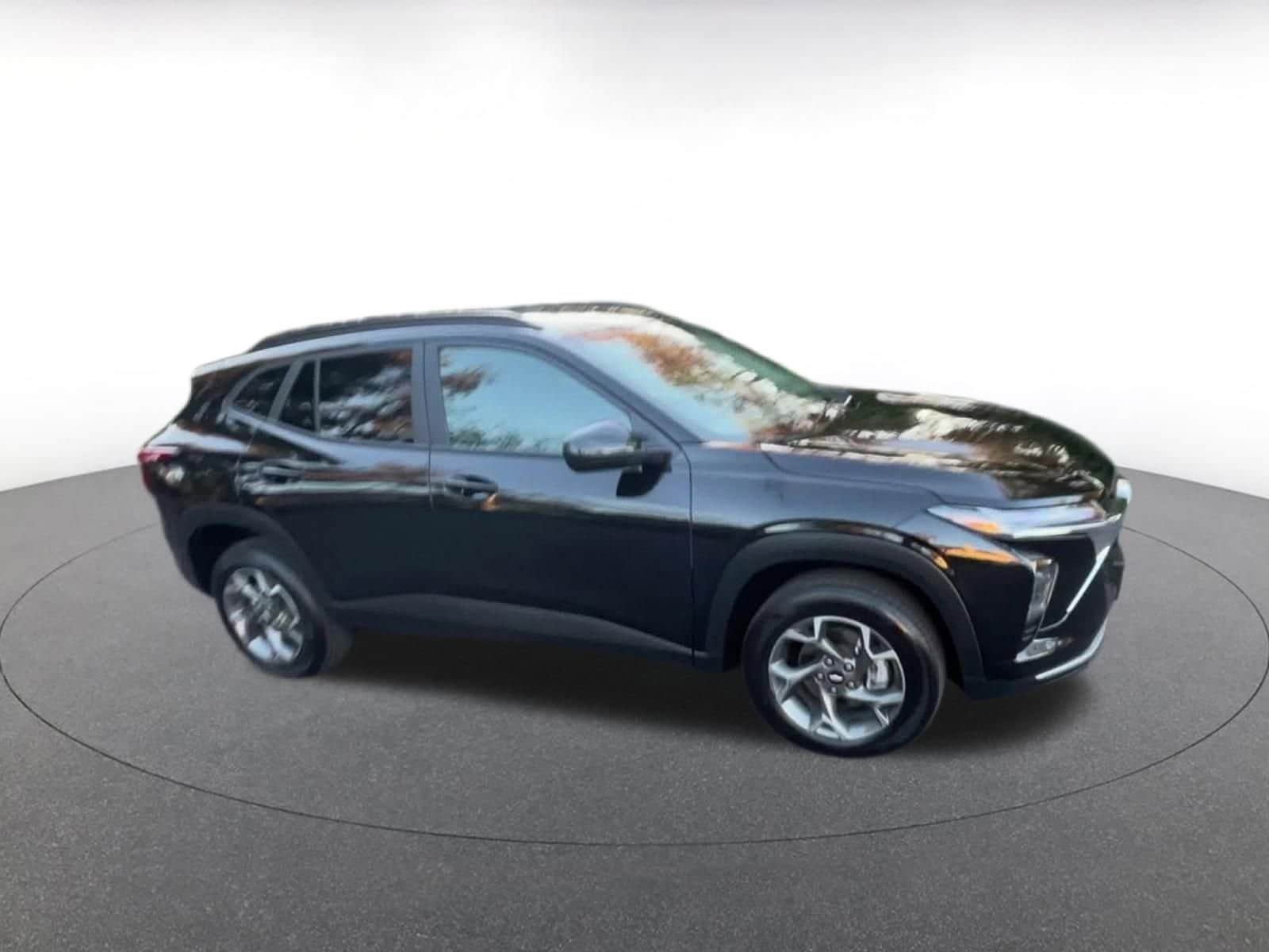 Thumbnail: 2025 Chevrolet Trax - 2