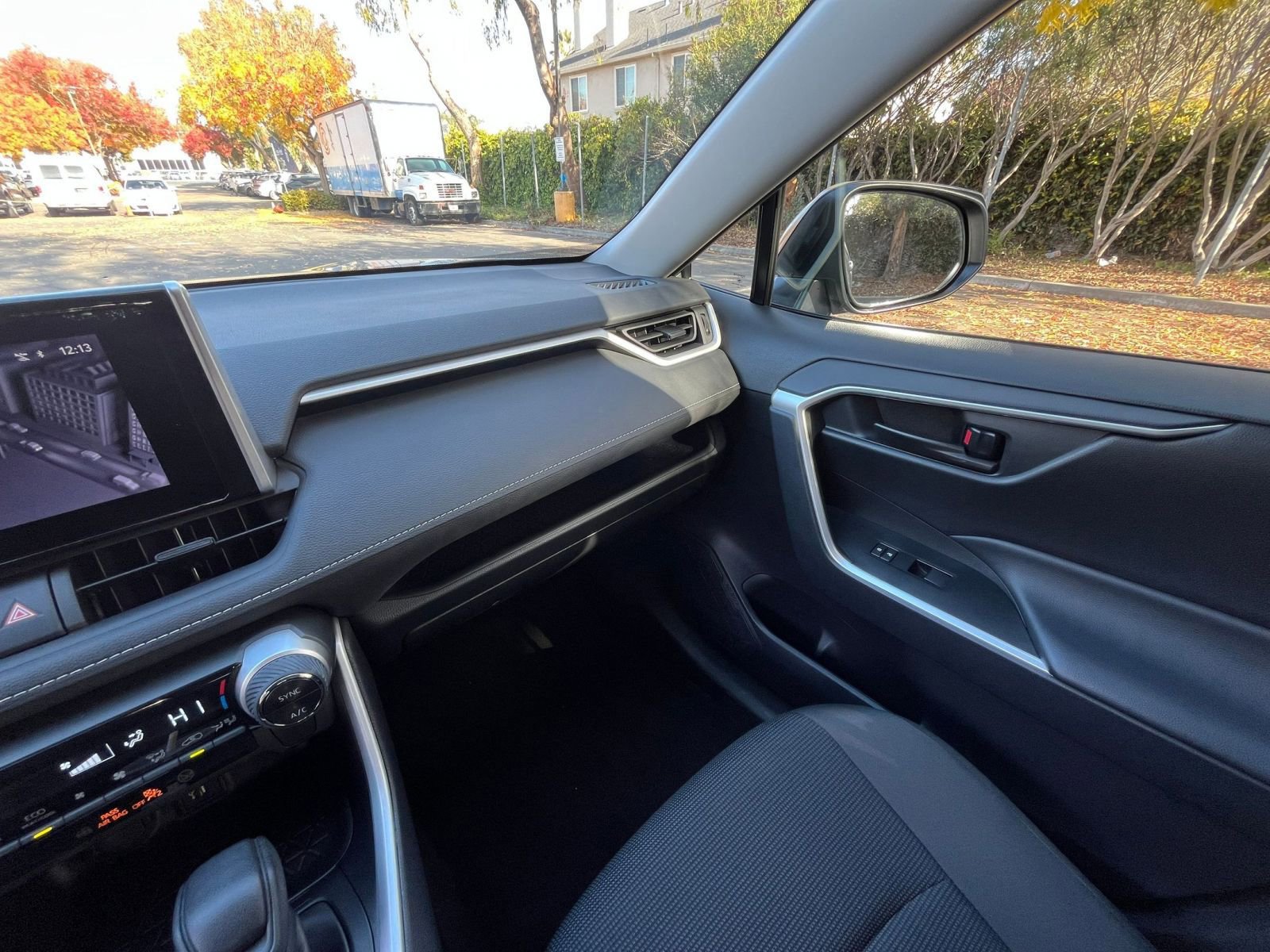 Thumbnail: 2025 Toyota RAV4 - 34