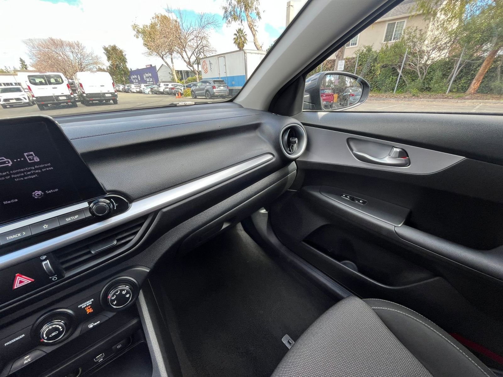 Thumbnail: 2024 Kia Forte - 33