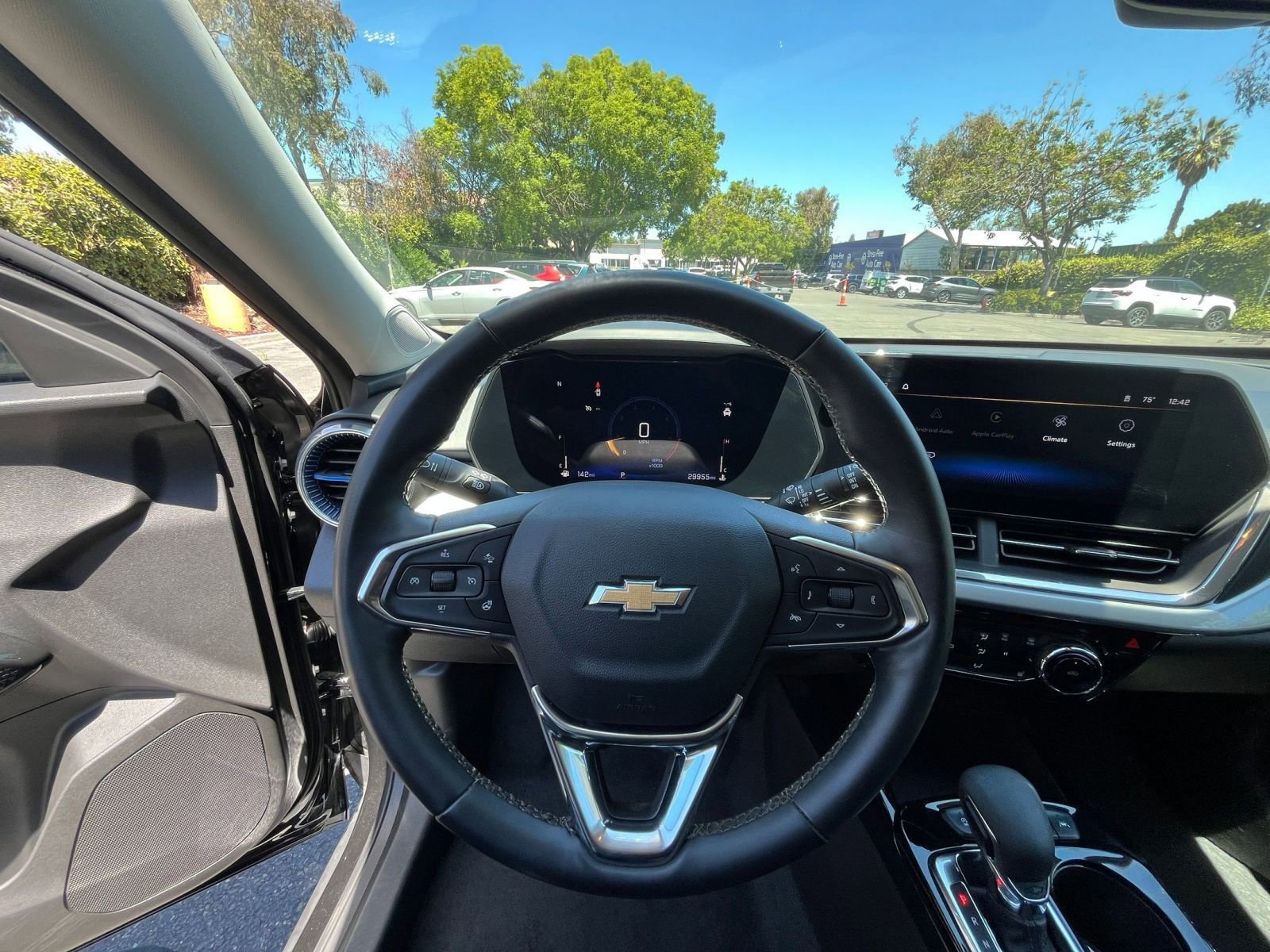 Thumbnail: 2025 Chevrolet Trax - 33