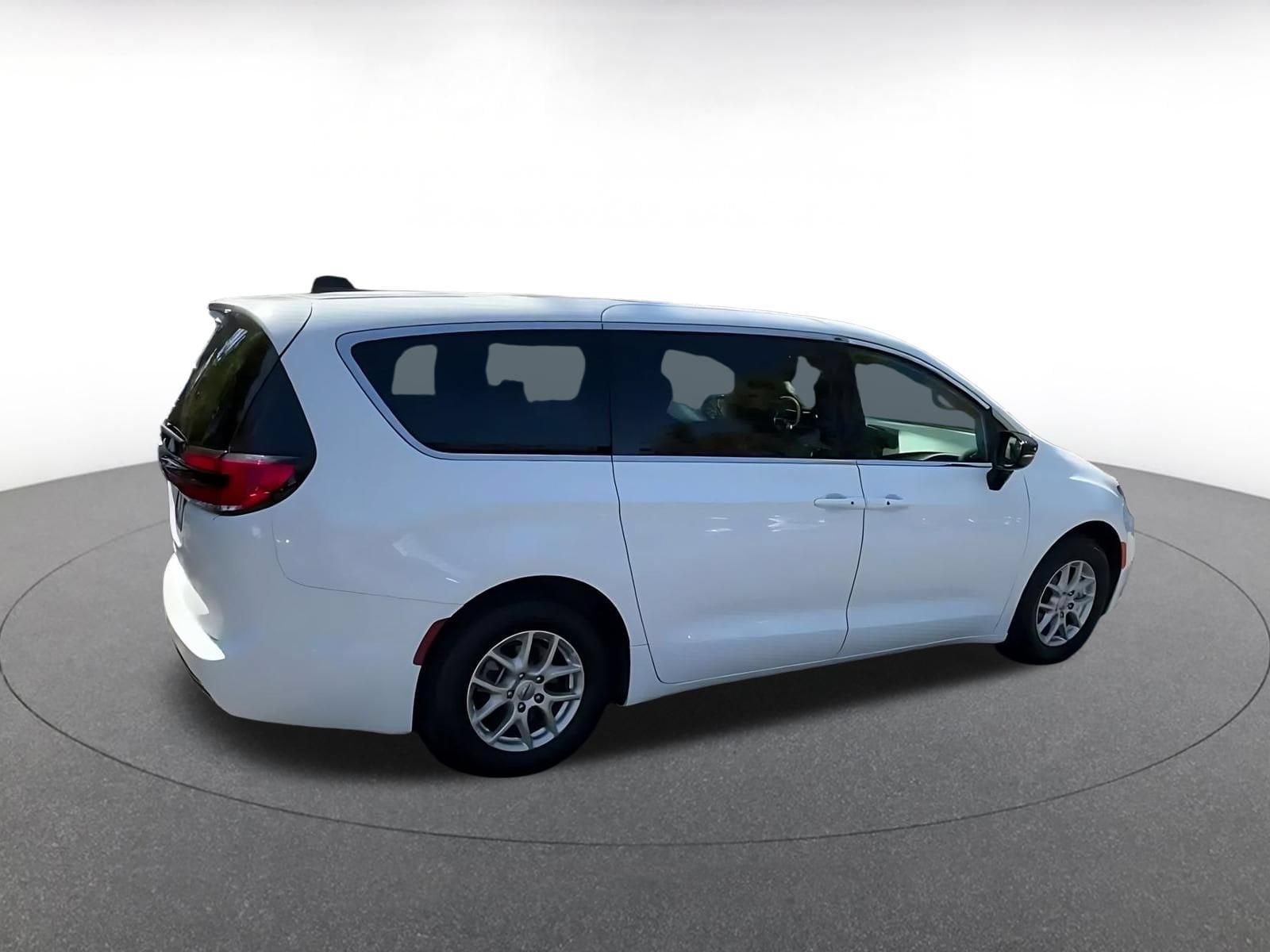 Thumbnail: 2025 Chrysler Pacifica - 13