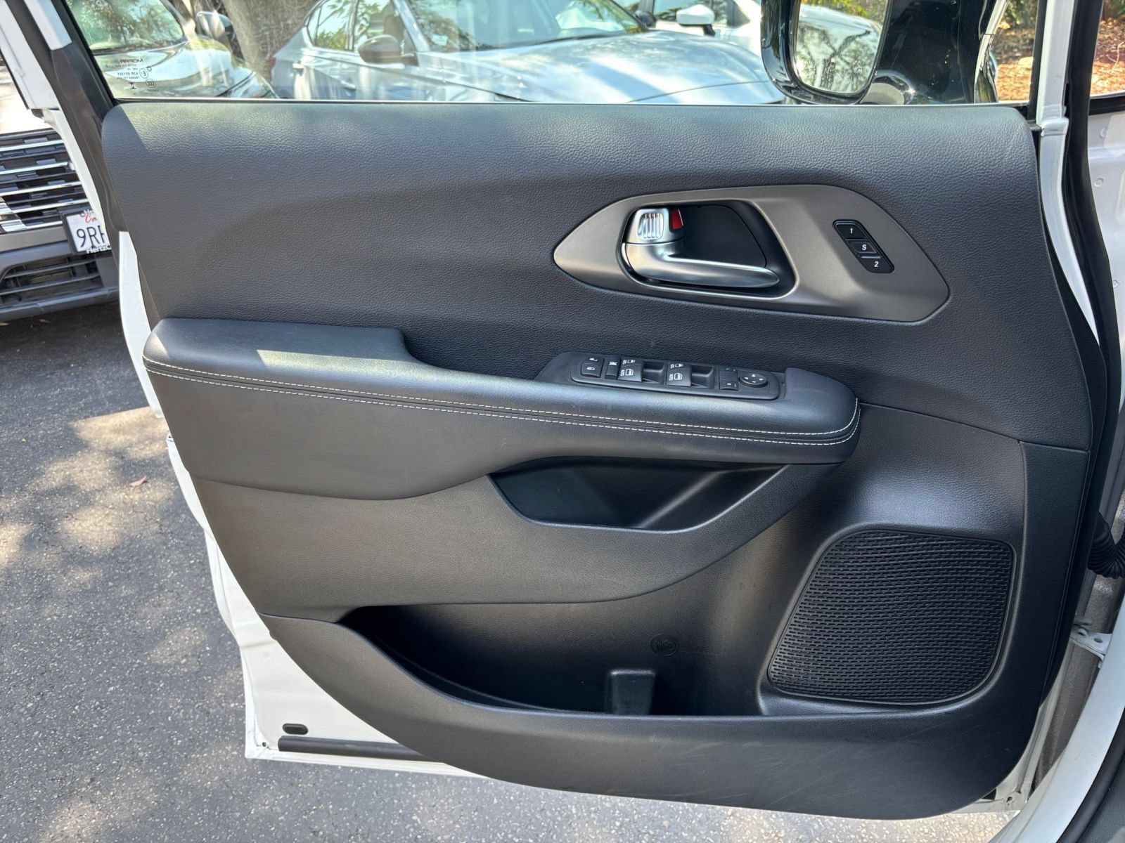 Thumbnail: 2025 Chrysler Pacifica - 18