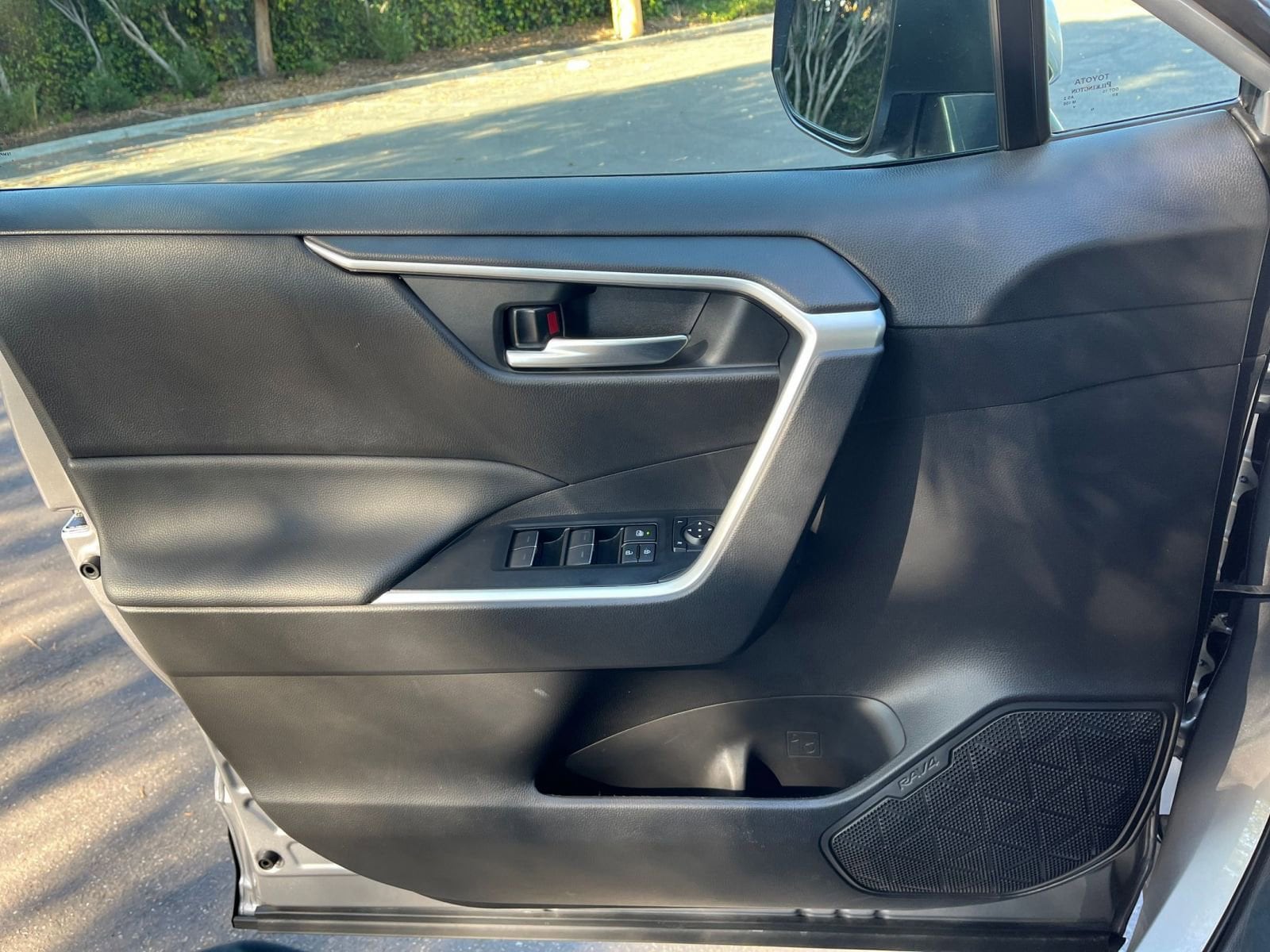 Thumbnail: 2025 Toyota RAV4 - 21