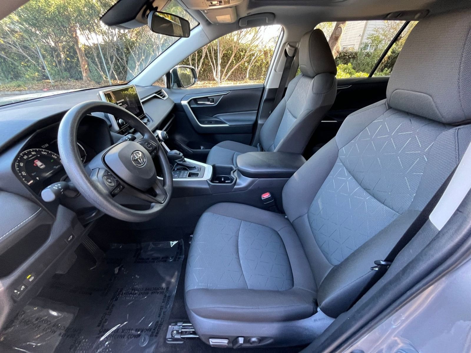 Thumbnail: 2025 Toyota RAV4 - 28