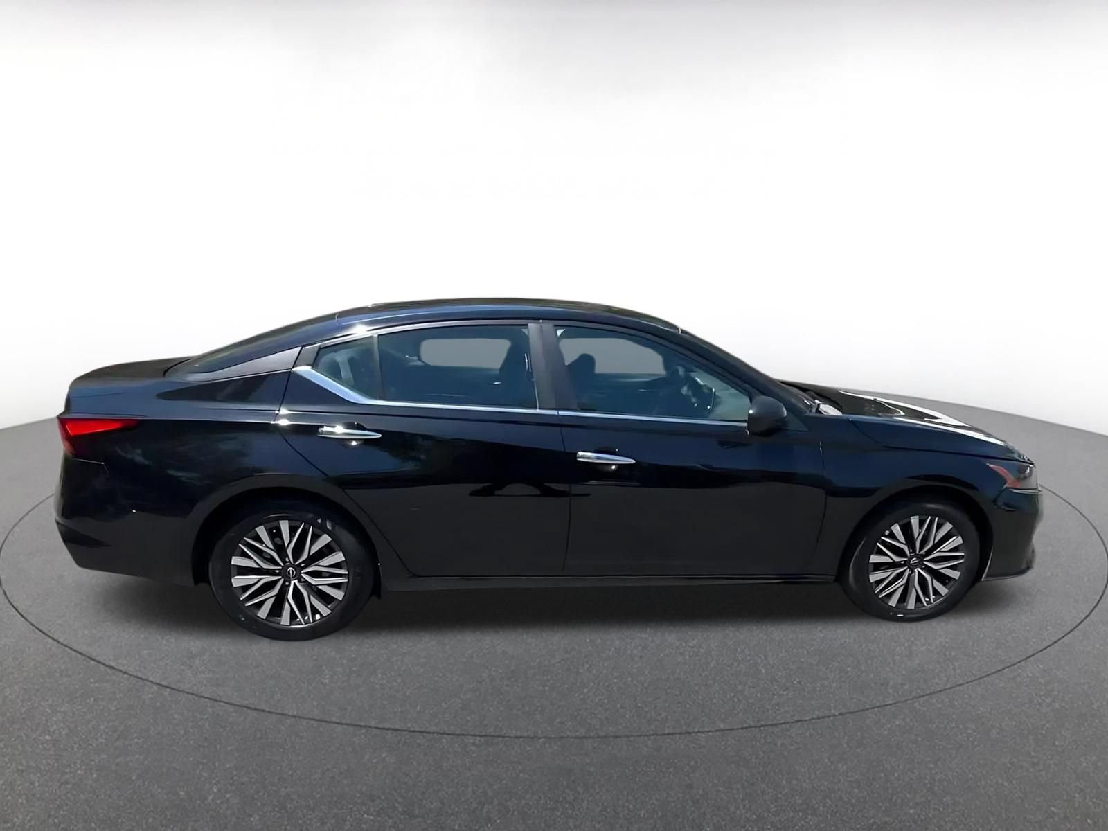 Thumbnail: 2025 Nissan Altima - 13
