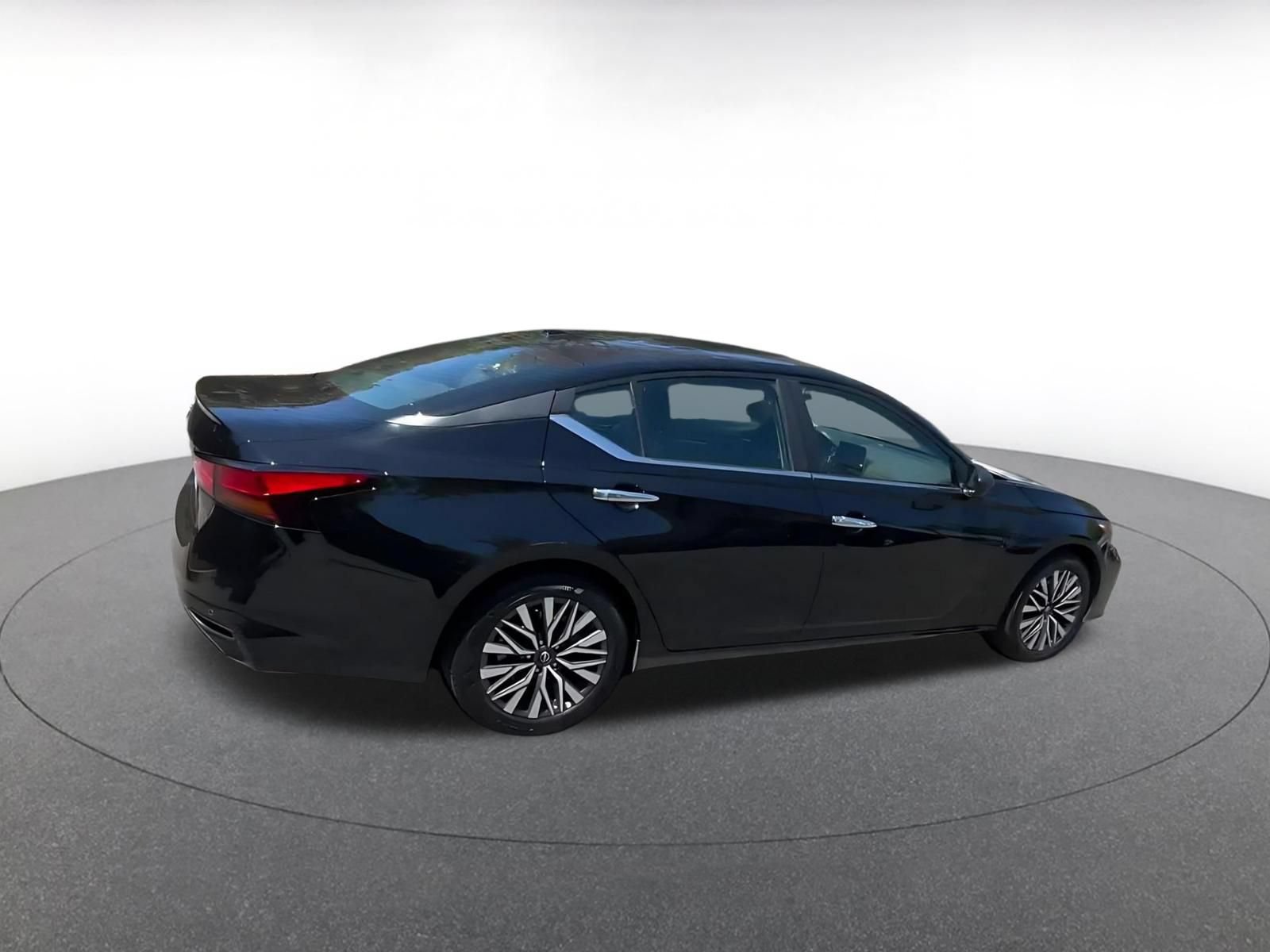 Thumbnail: 2025 Nissan Altima - 10