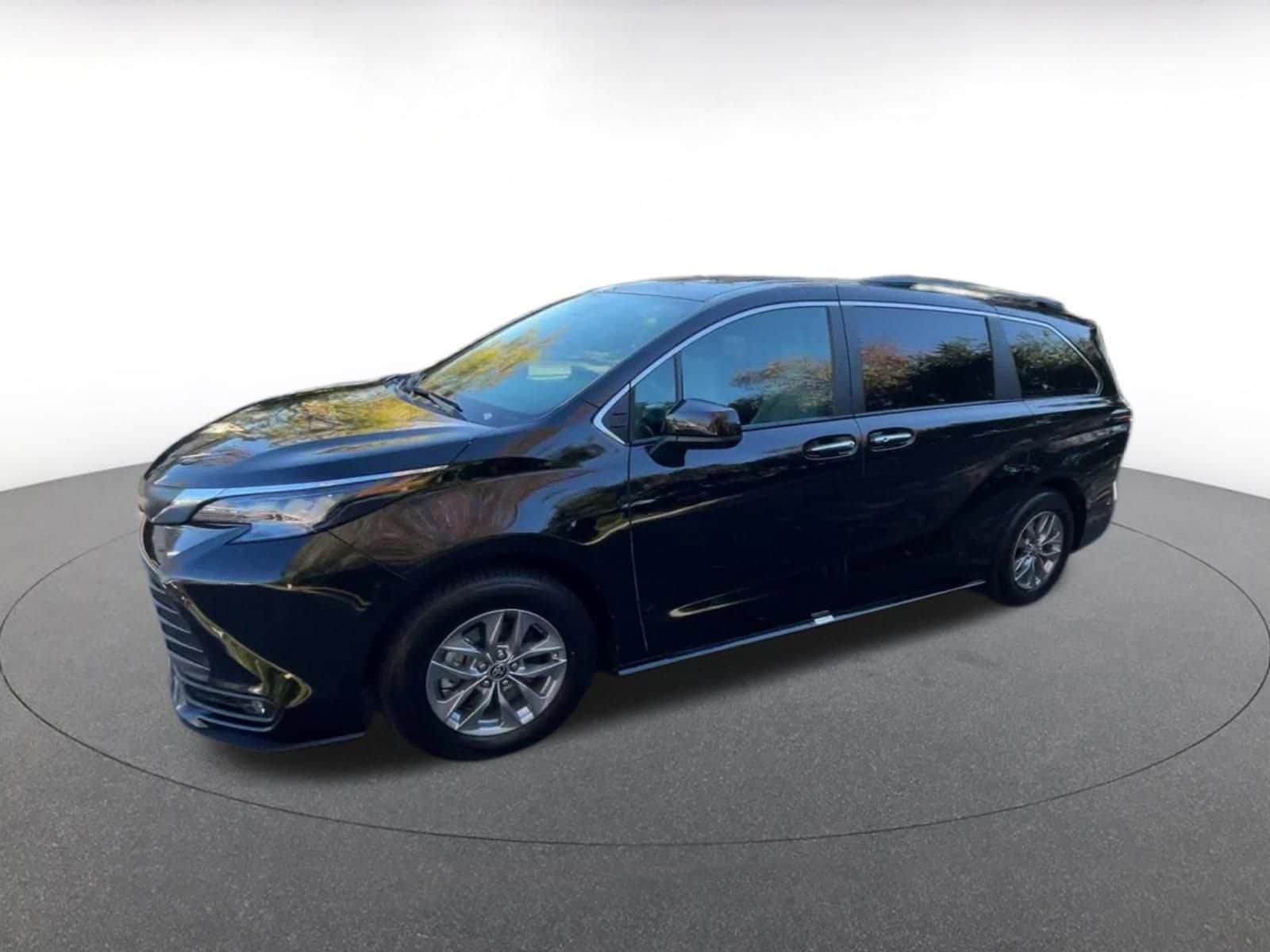 Thumbnail: 2025 Toyota Sienna - 8