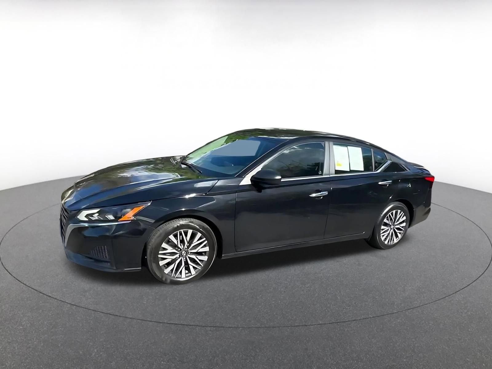 Thumbnail: 2025 Nissan Altima - 8