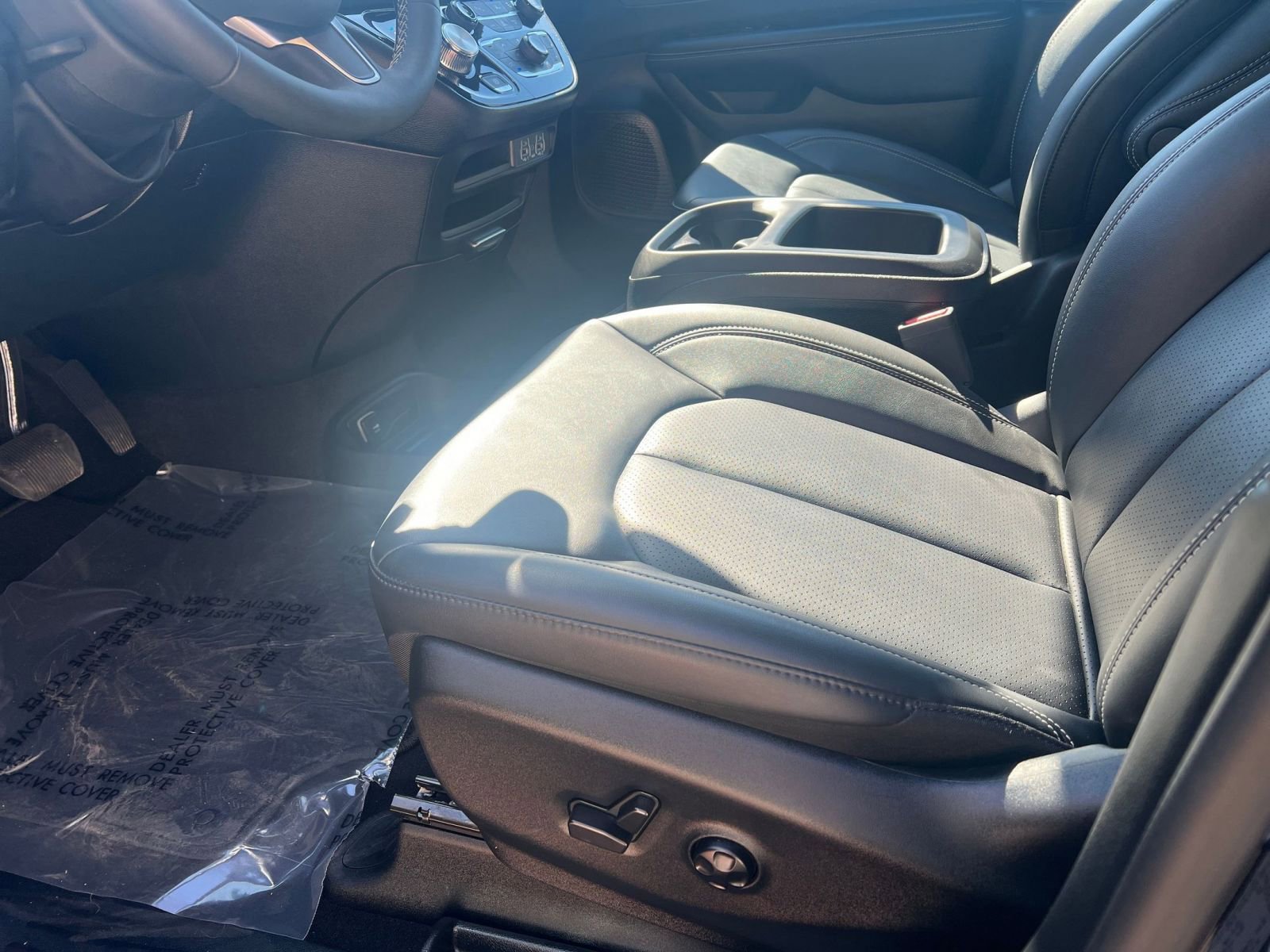 Thumbnail: 2025 Chrysler Pacifica - 29