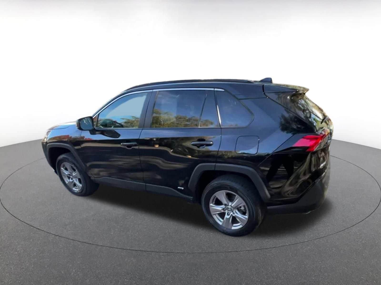 Thumbnail: 2025 Toyota RAV4 - 10