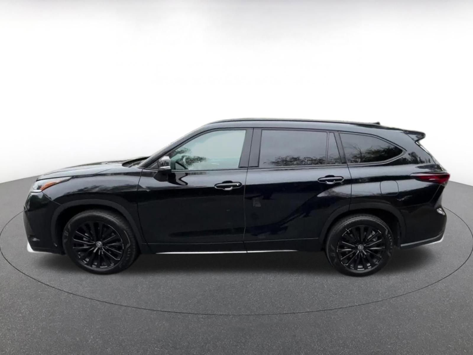 Thumbnail: 2025 Toyota Highlander - 9