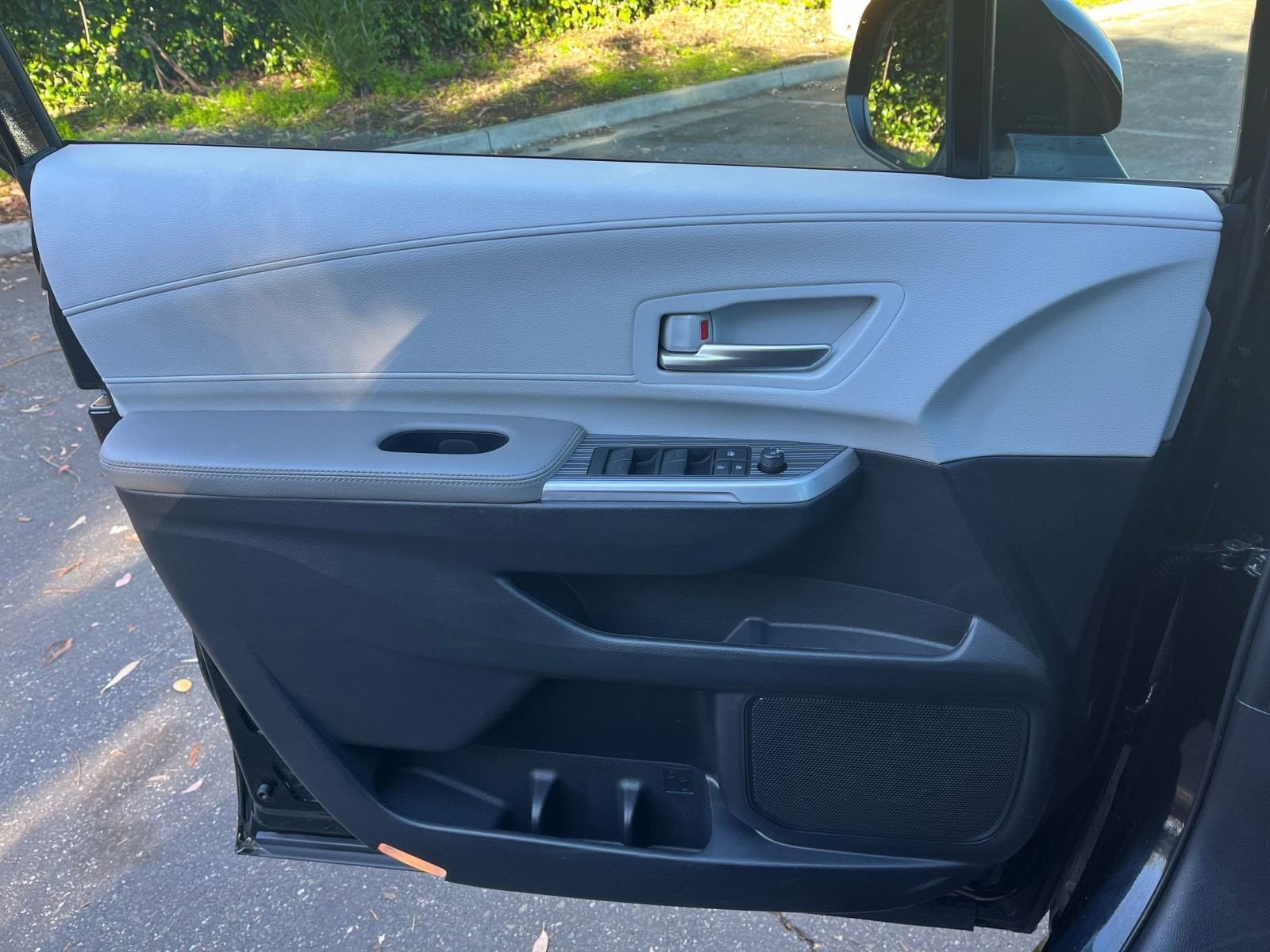 Thumbnail: 2025 Toyota Sienna - 21