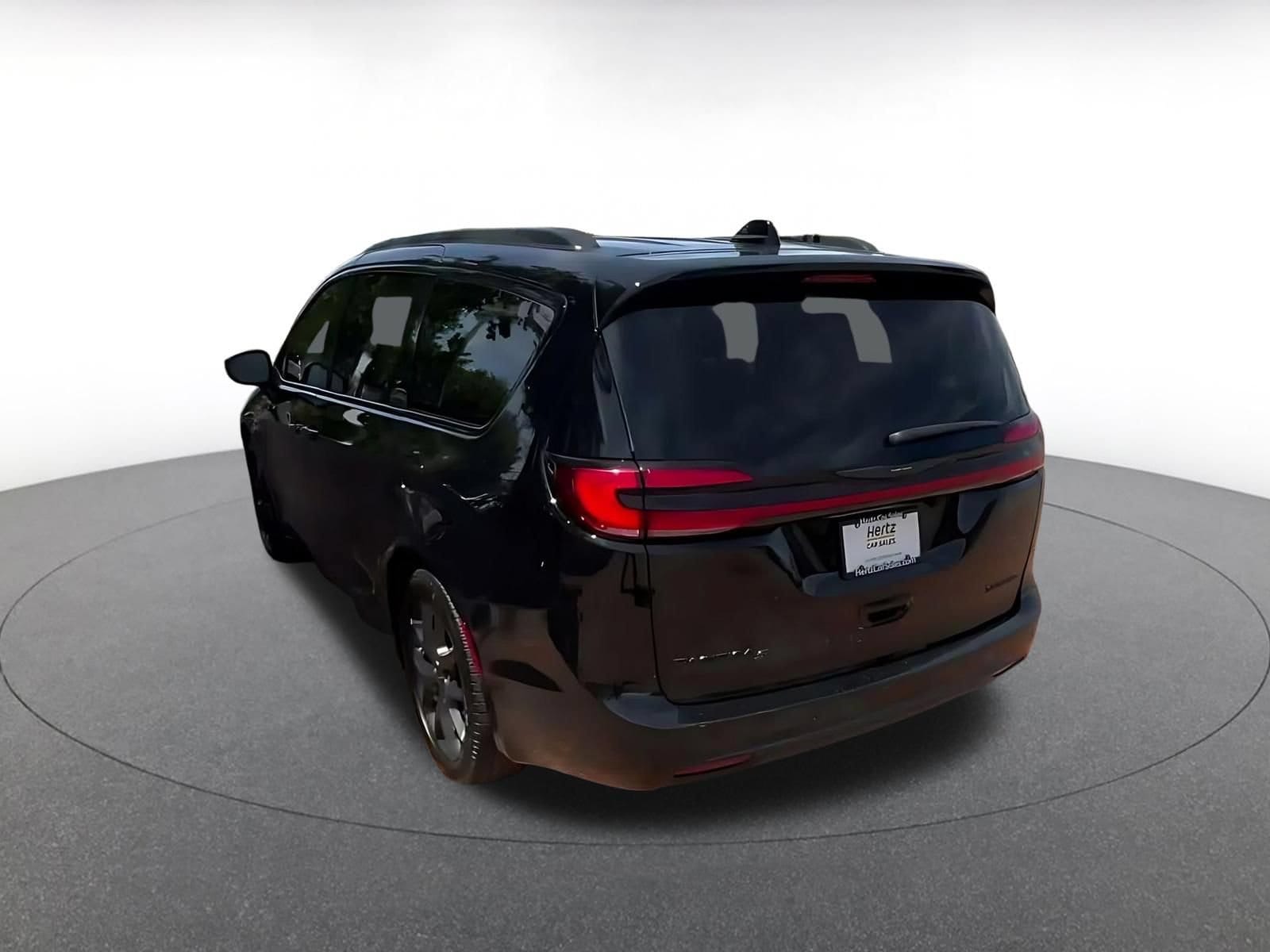 Thumbnail: 2025 Chrysler Pacifica - 9