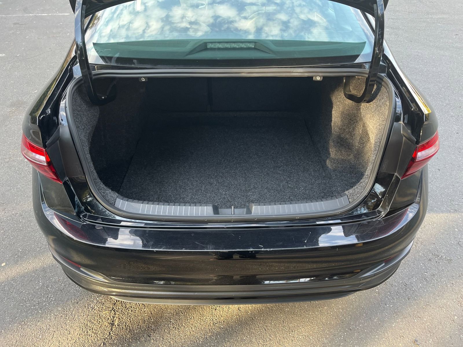 Thumbnail: 2025 Volkswagen Jetta - 32