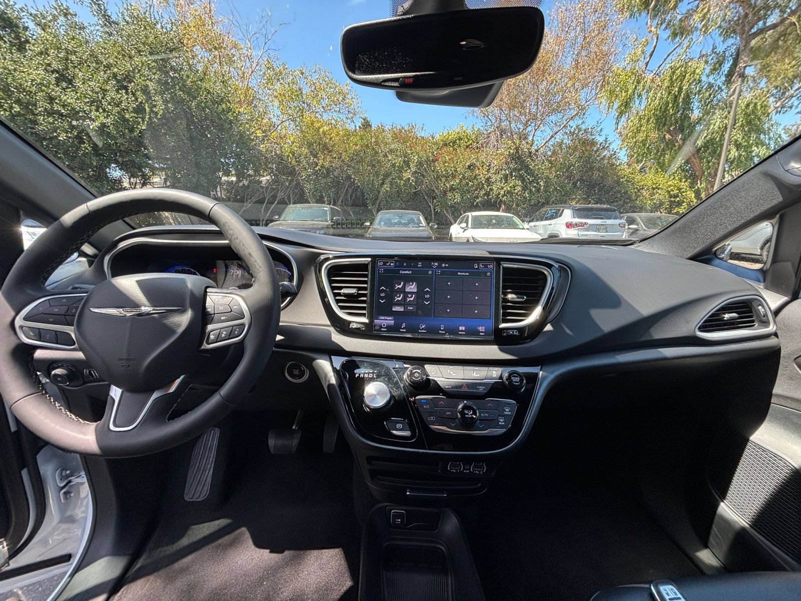 Thumbnail: 2025 Chrysler Pacifica - 35