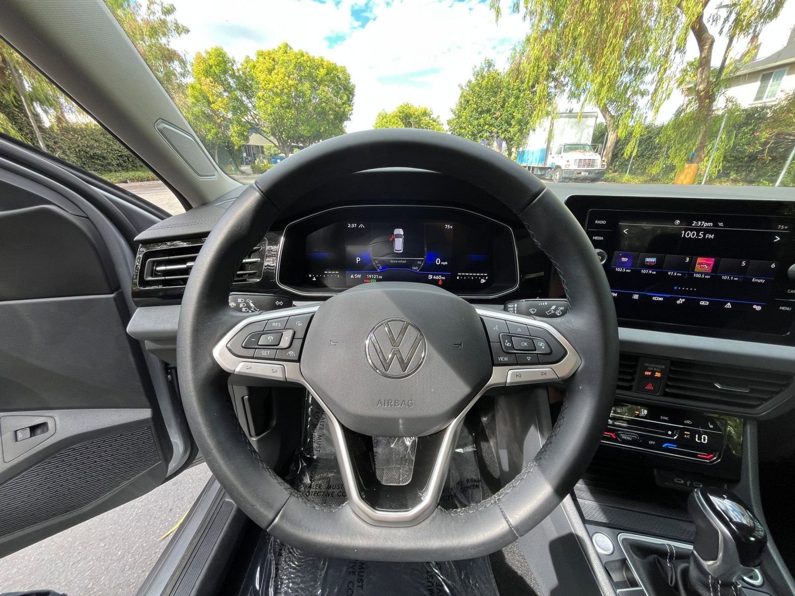 Thumbnail: 2025 Volkswagen Jetta - 32