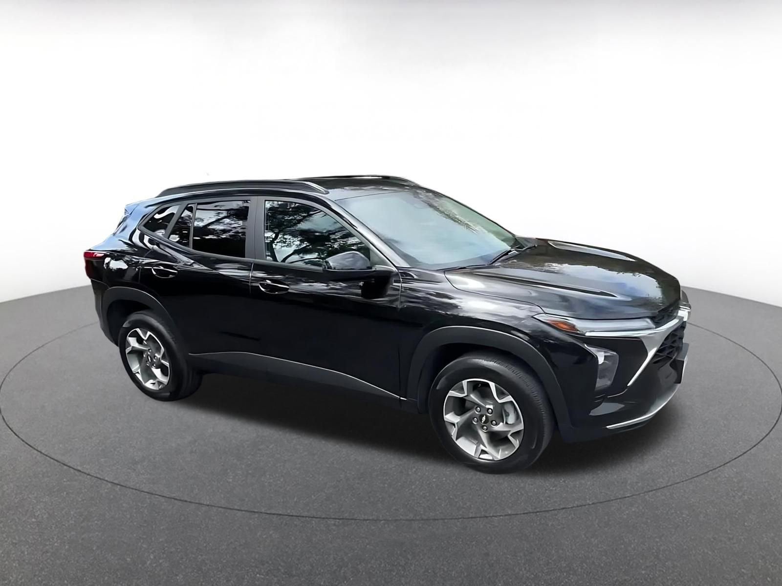 Thumbnail: 2025 Chevrolet Trax - 2