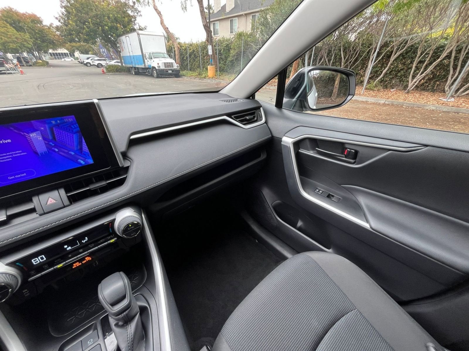 Thumbnail: 2025 Toyota RAV4 - 34