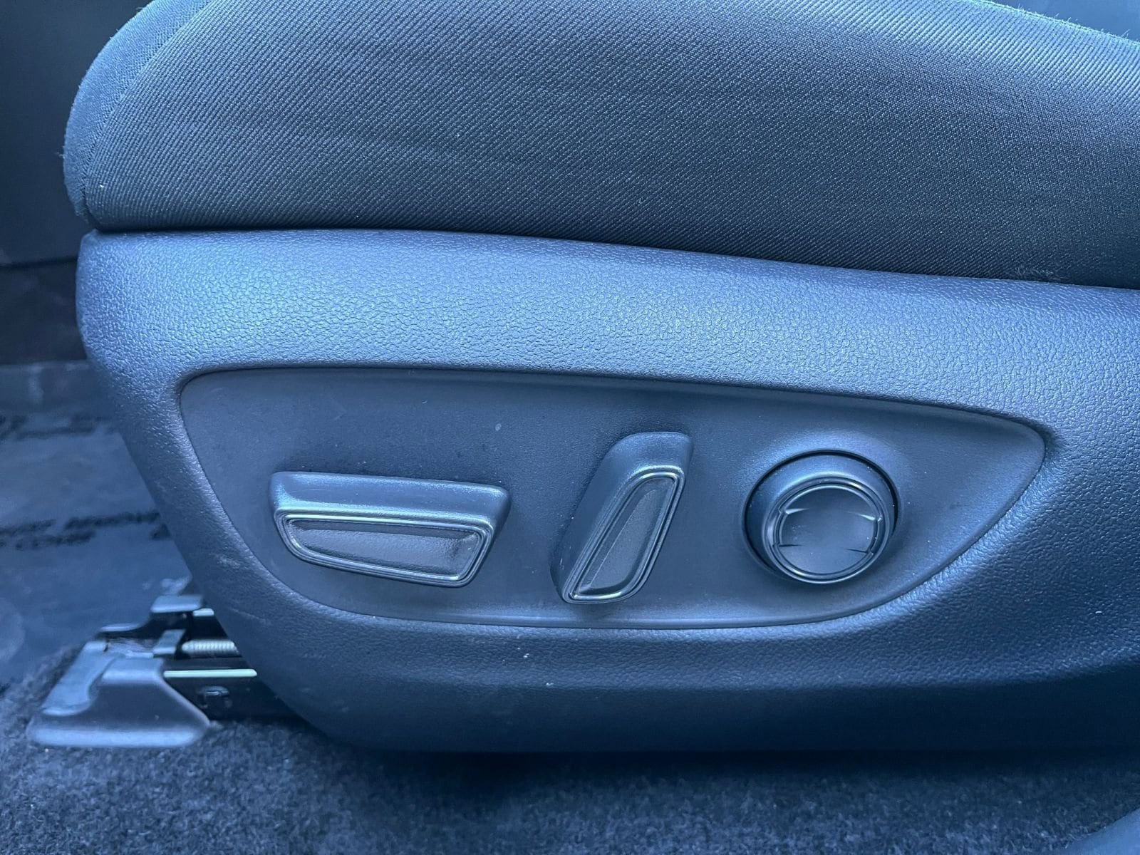 Thumbnail: 2025 Toyota RAV4 - 23