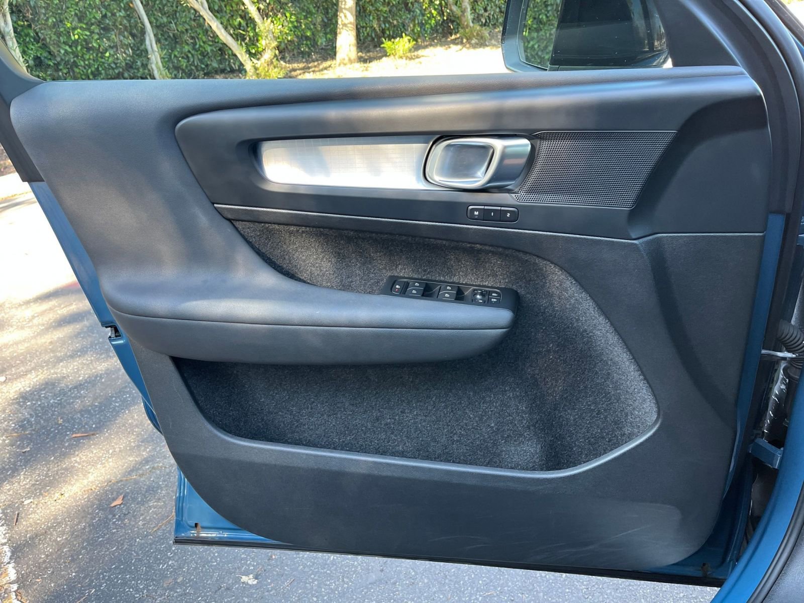 Thumbnail: 2024 Volvo XC40 - 18