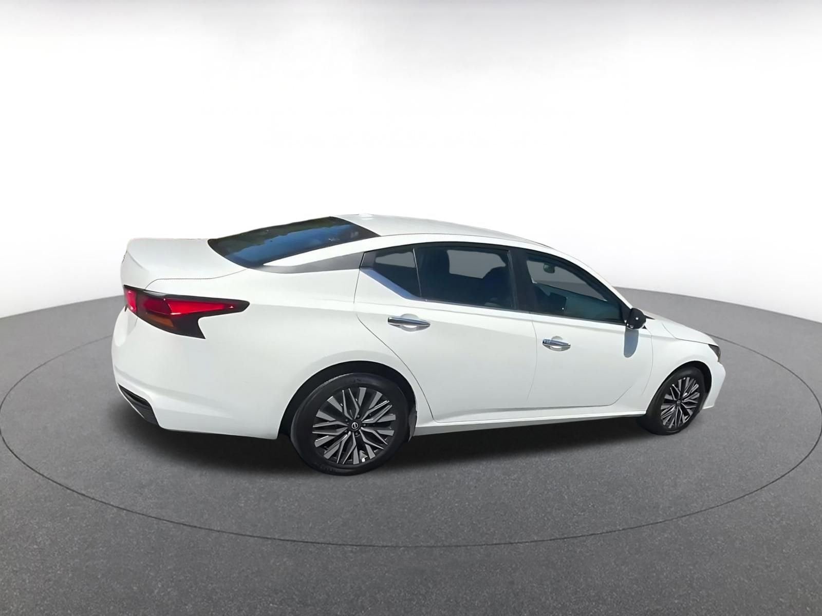 Thumbnail: 2025 Nissan Altima - 11