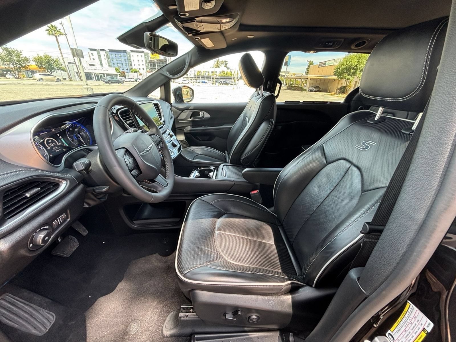 Thumbnail: 2025 Chrysler Pacifica - 24