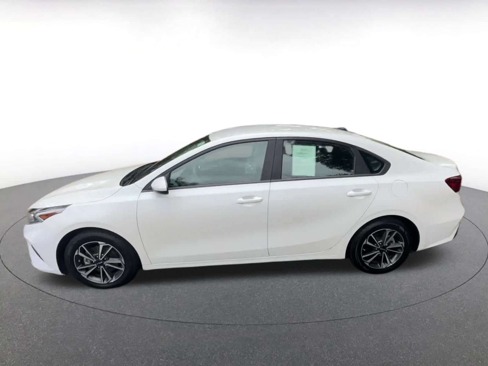 Thumbnail: 2023 Kia Forte - 9