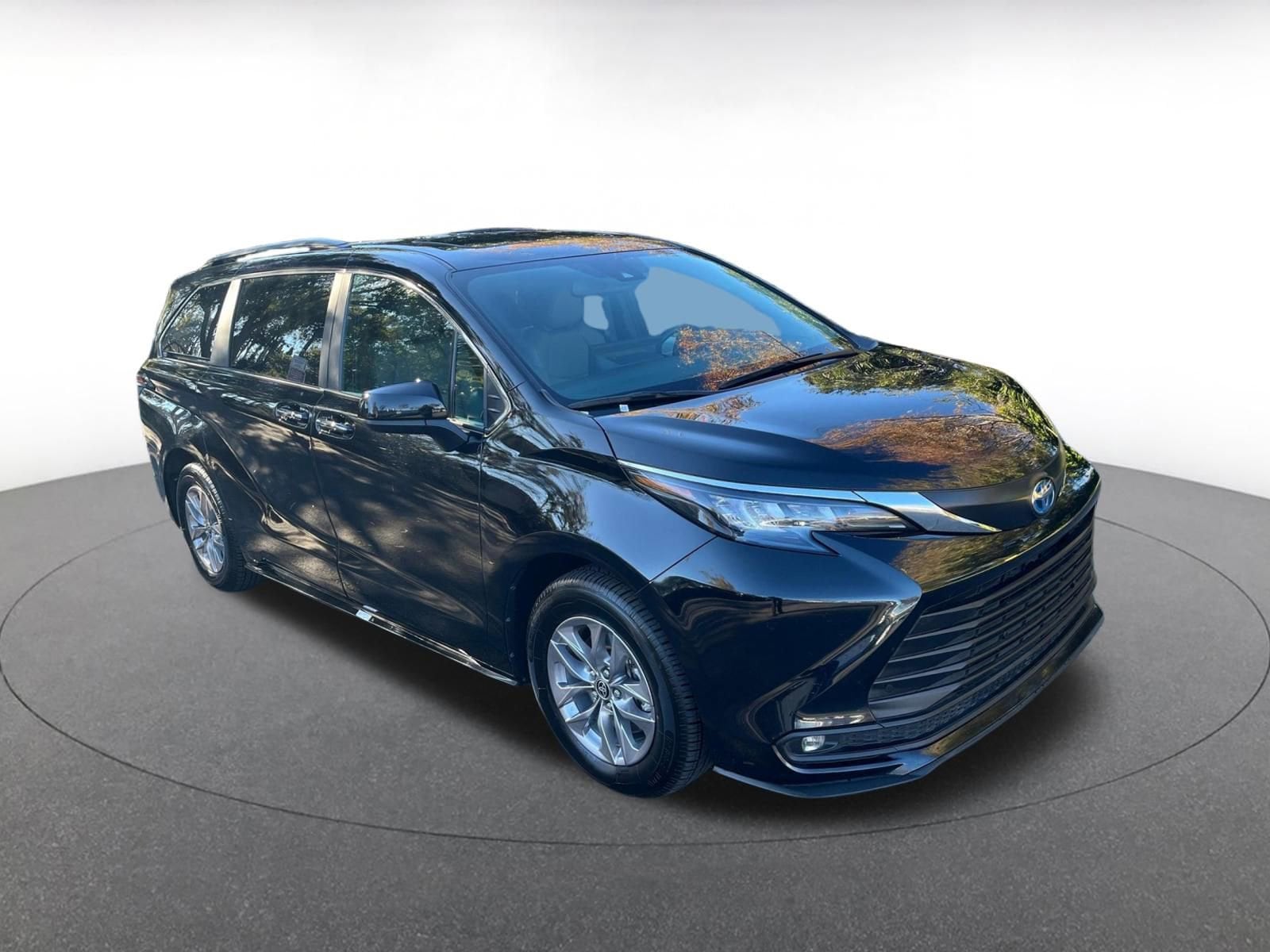 Thumbnail: 2025 Toyota Sienna - 1