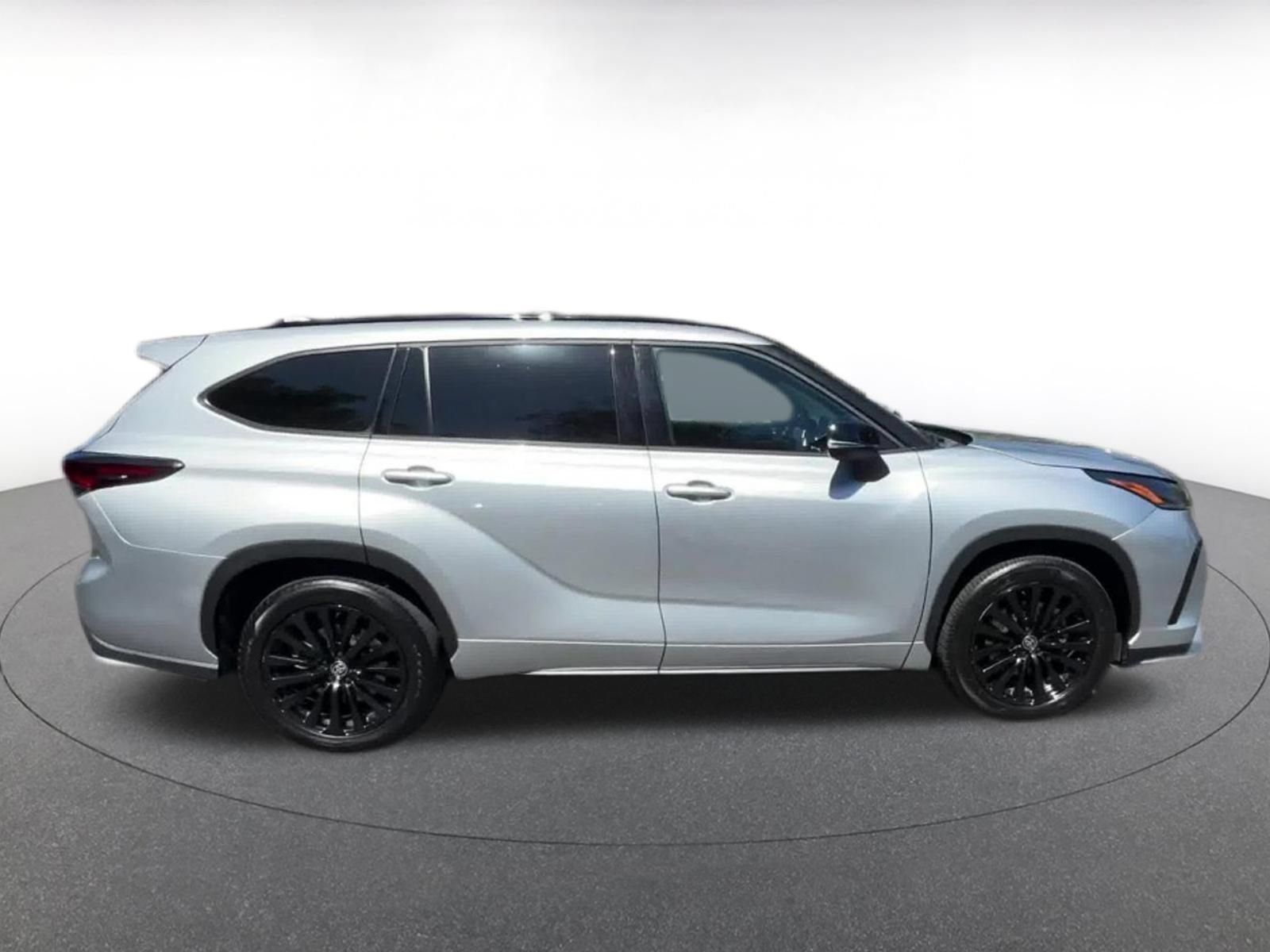 Thumbnail: 2025 Toyota Highlander - 16