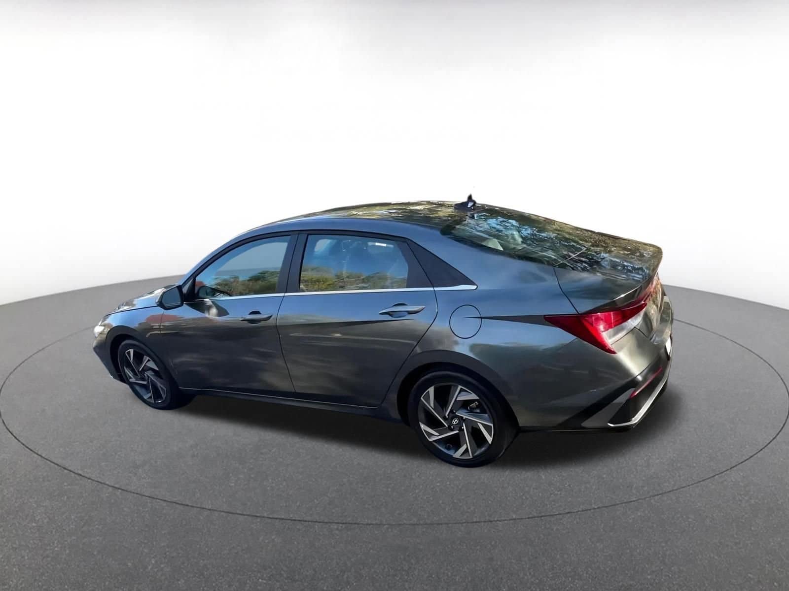 Thumbnail: 2025 Hyundai Elantra - 10