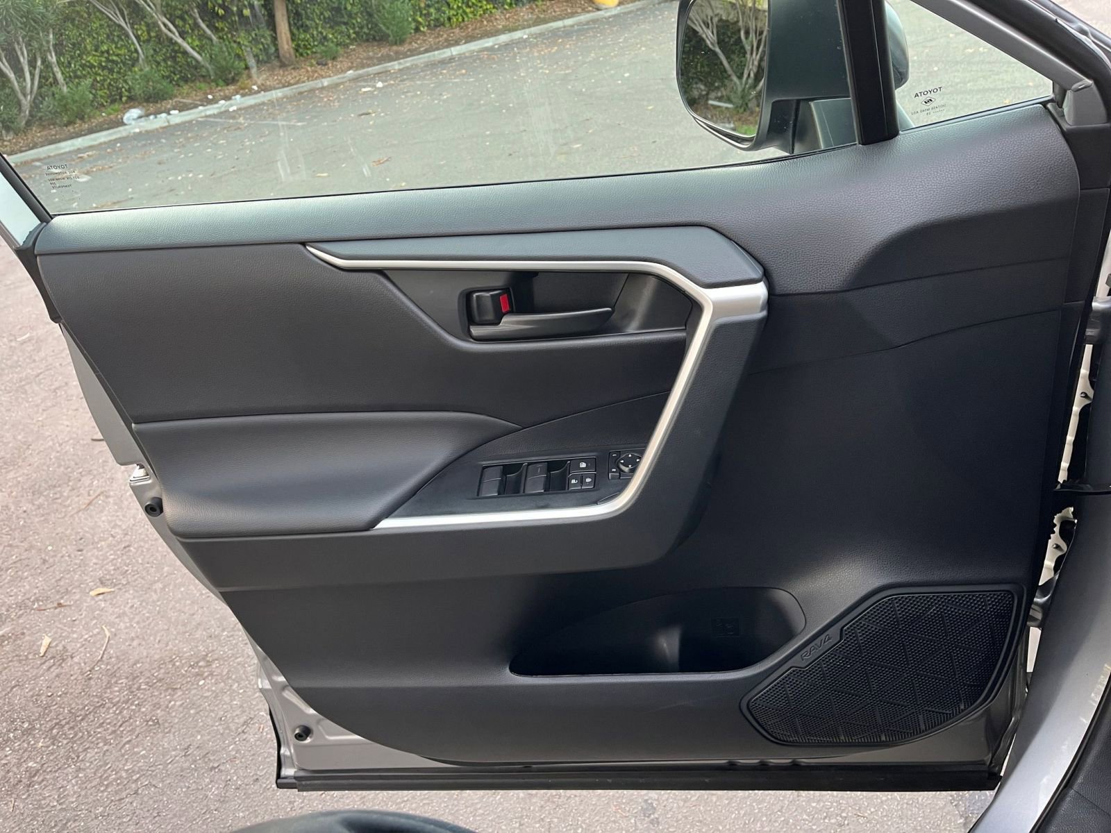 Thumbnail: 2025 Toyota RAV4 - 20