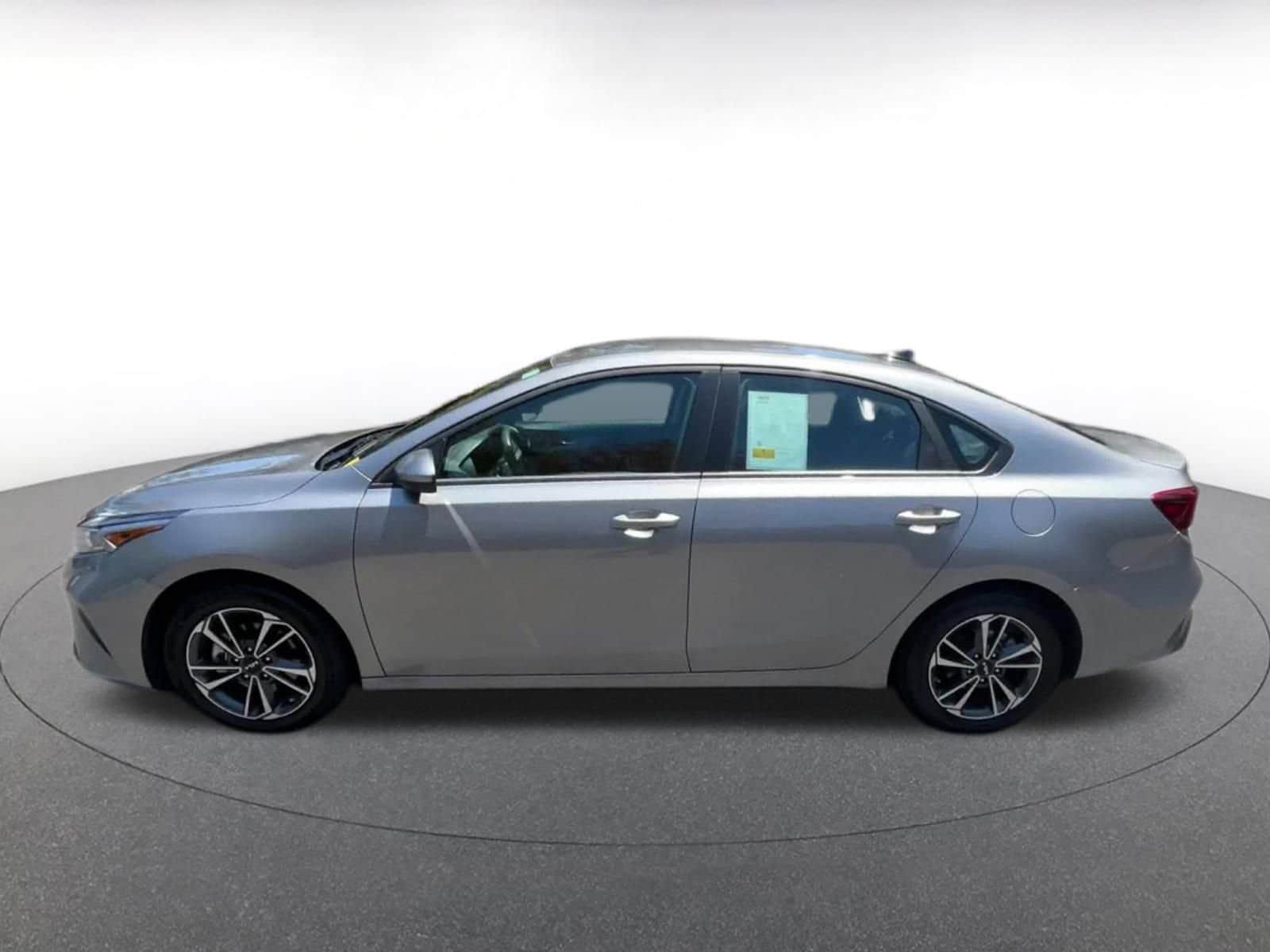 Thumbnail: 2024 Kia Forte - 7