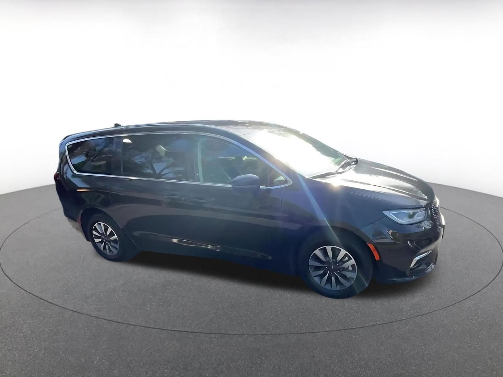 Thumbnail: 2023 Chrysler Pacifica - 2