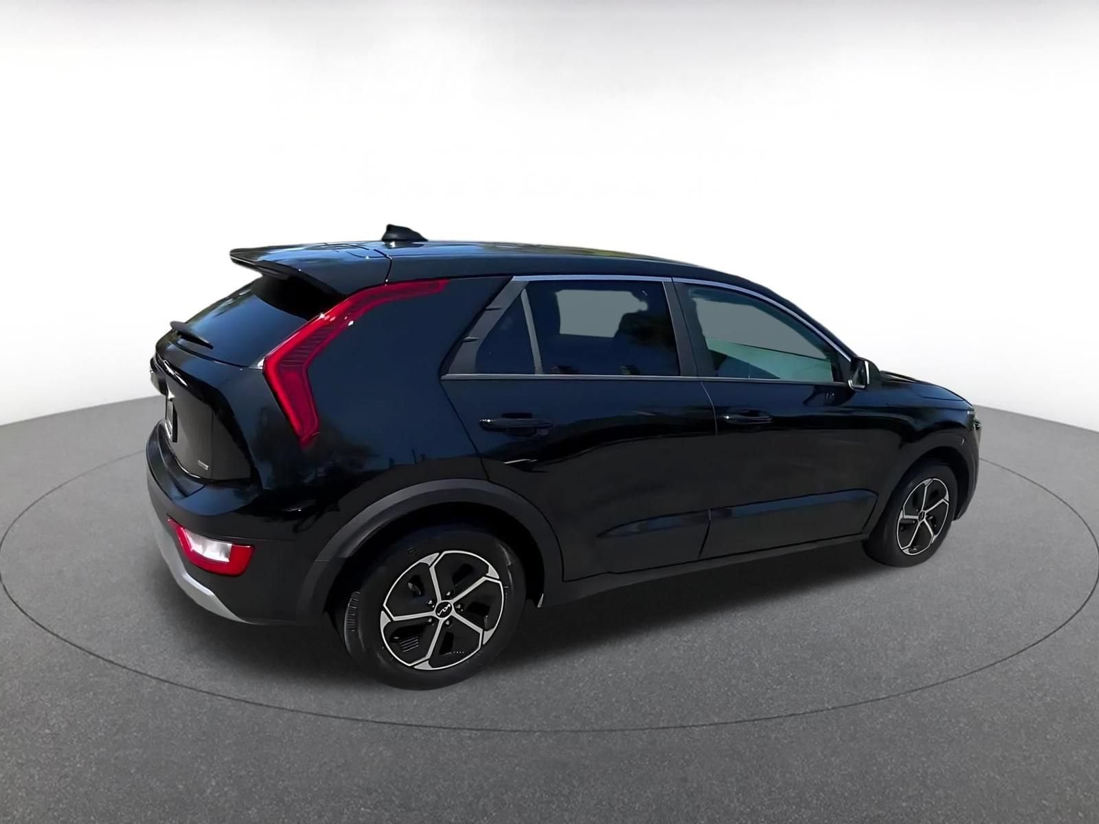 Thumbnail: 2026 Kia Niro - 12