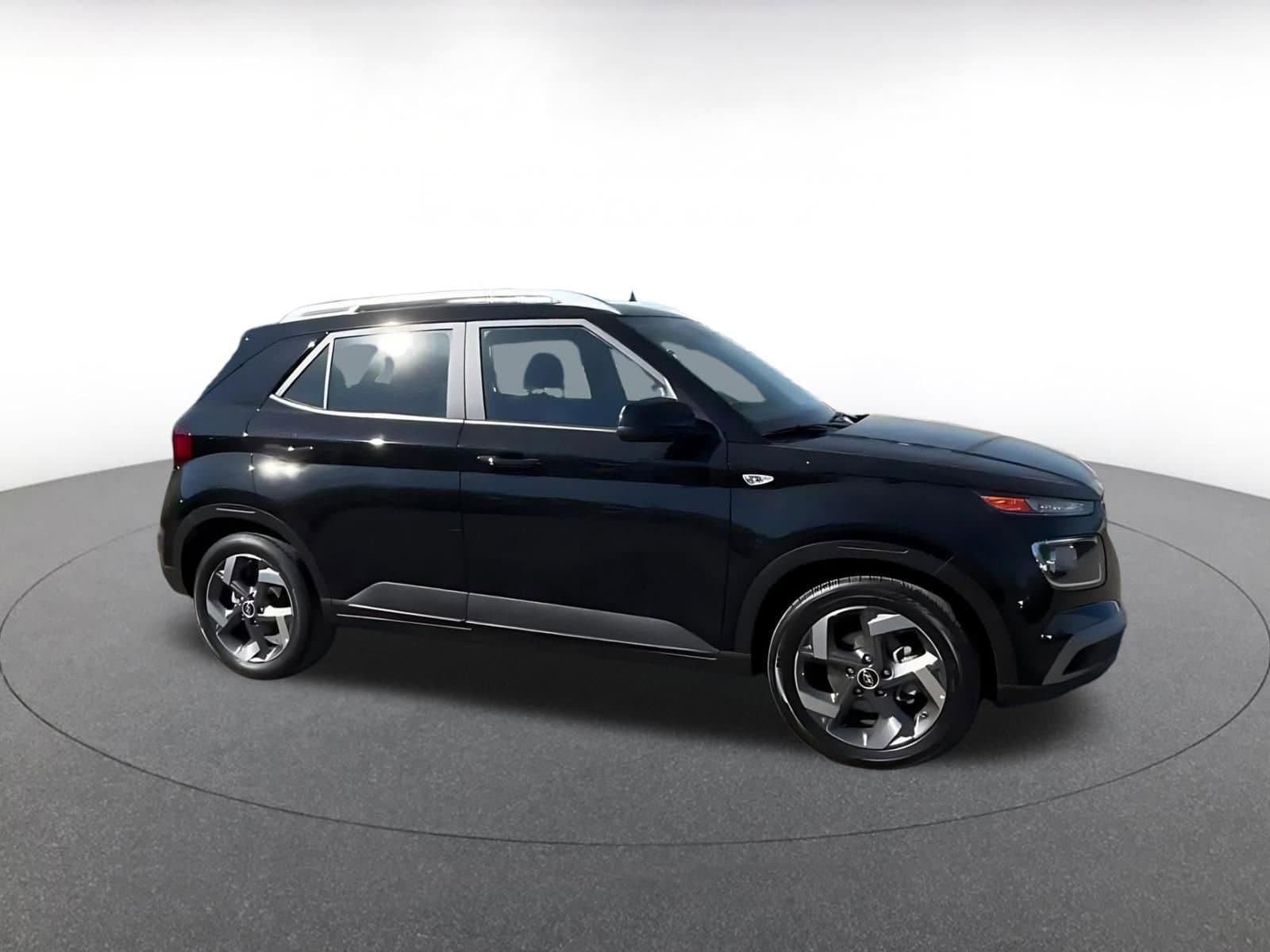 Thumbnail: 2025 Hyundai Venue - 2