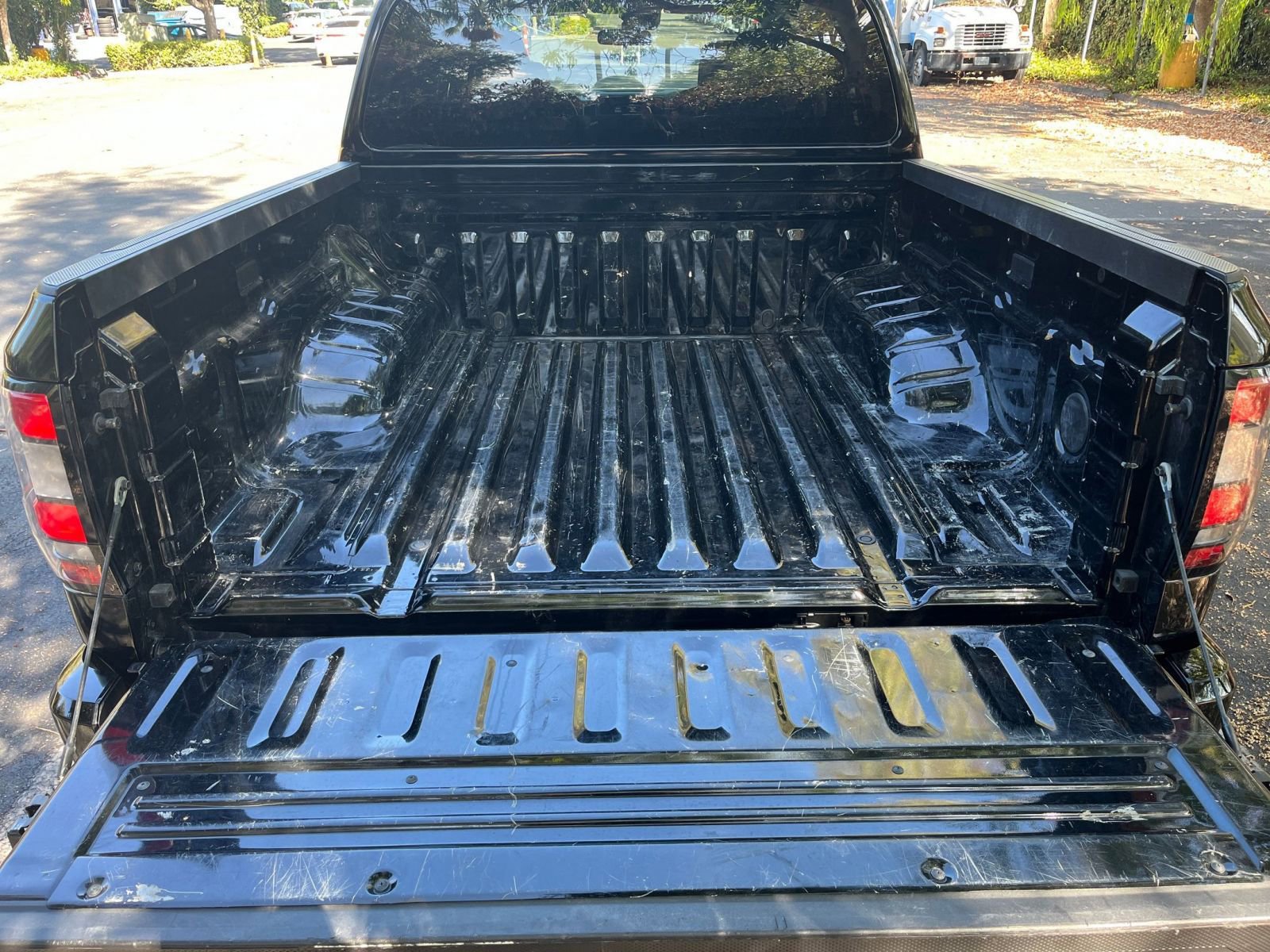 Thumbnail: 2024 Nissan Frontier - 30