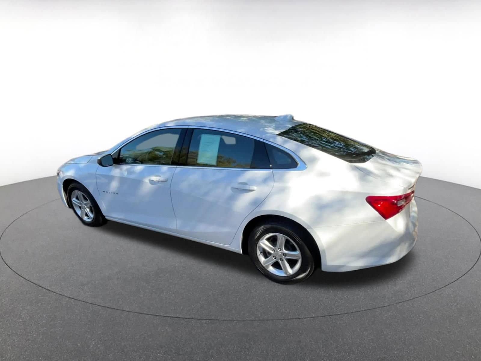 Thumbnail: 2024 Chevrolet Malibu - 10