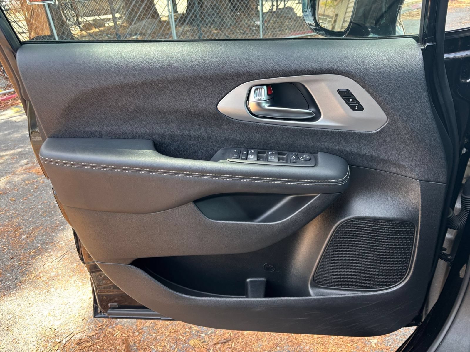 Thumbnail: 2025 Chrysler Pacifica - 15
