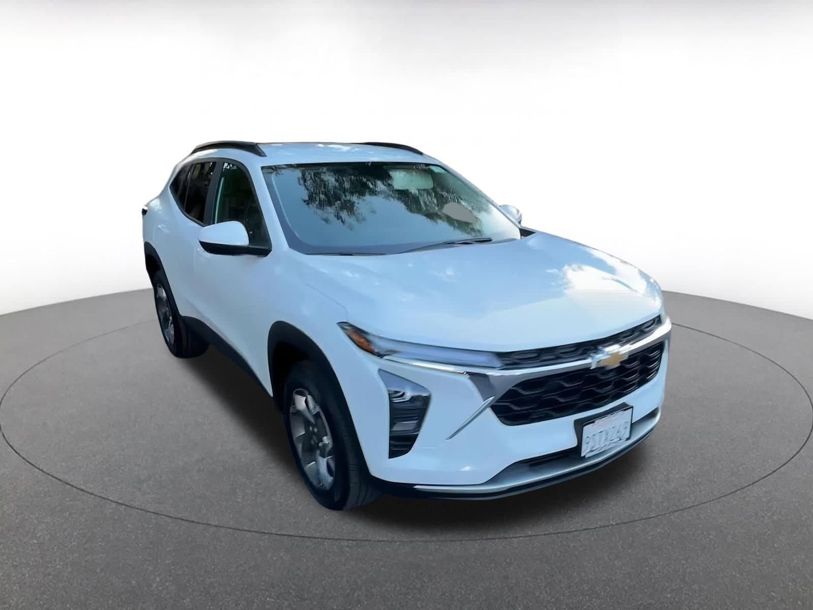 Thumbnail: 2025 Chevrolet Trax - 3