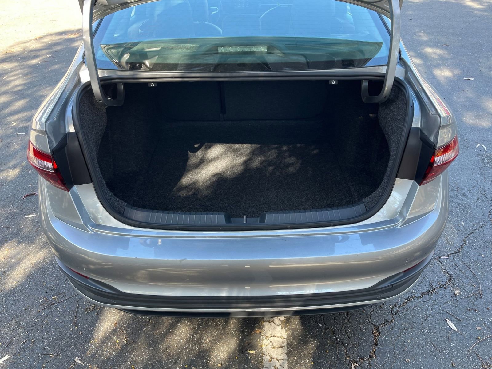 Thumbnail: 2025 Volkswagen Jetta - 32