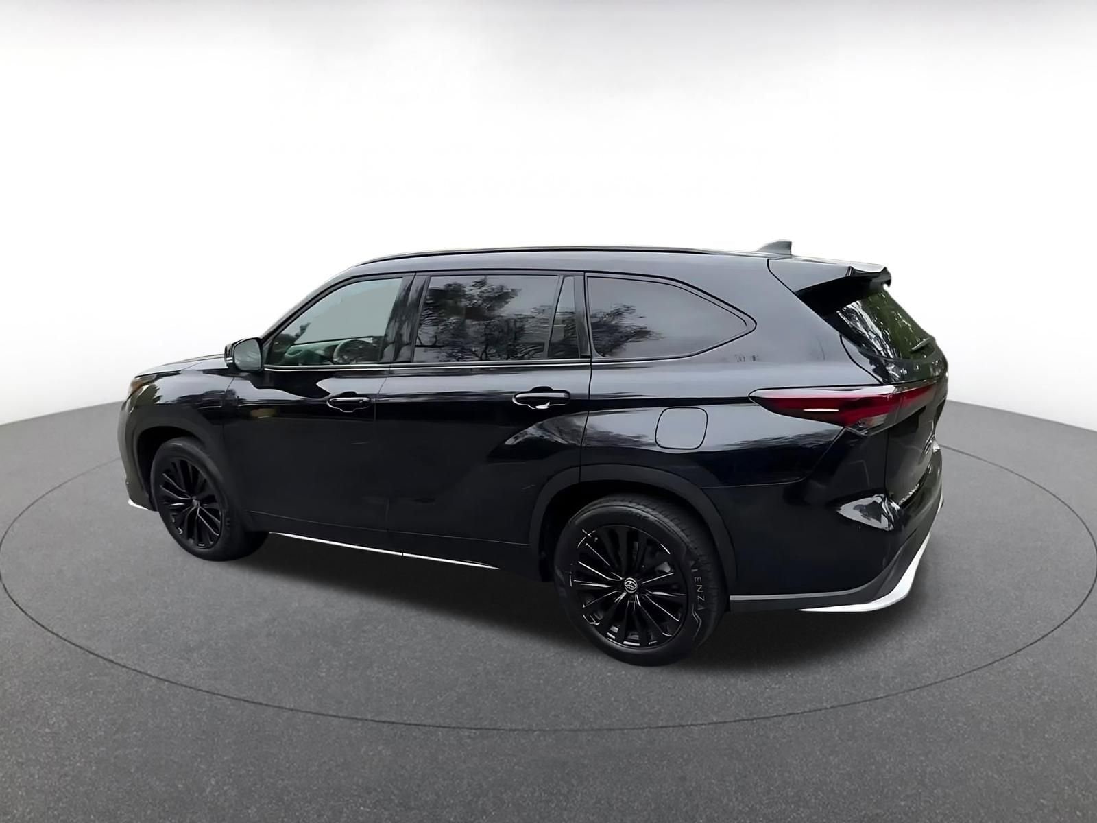 Thumbnail: 2025 Toyota Highlander - 10