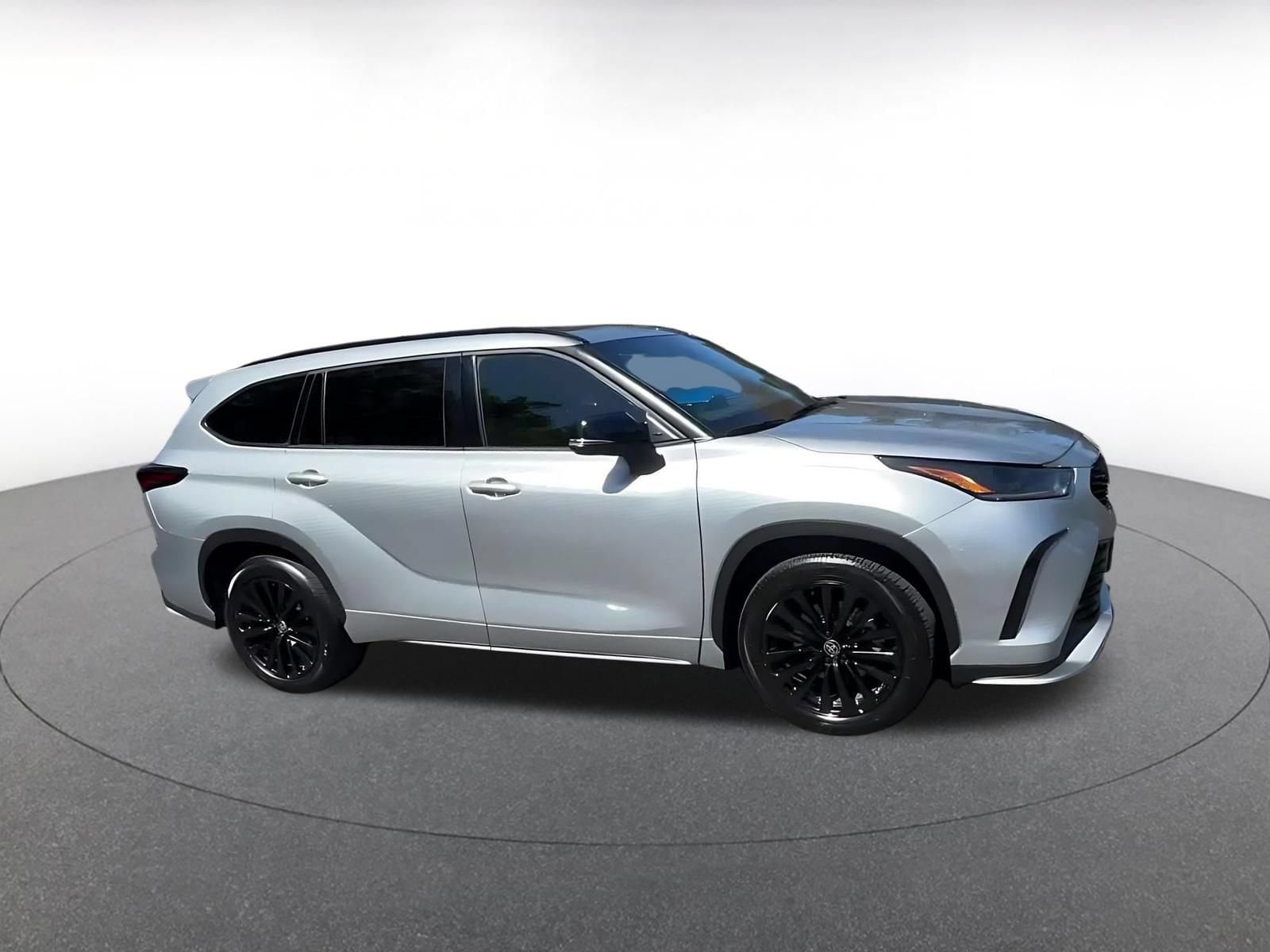 Thumbnail: 2025 Toyota Highlander - 2
