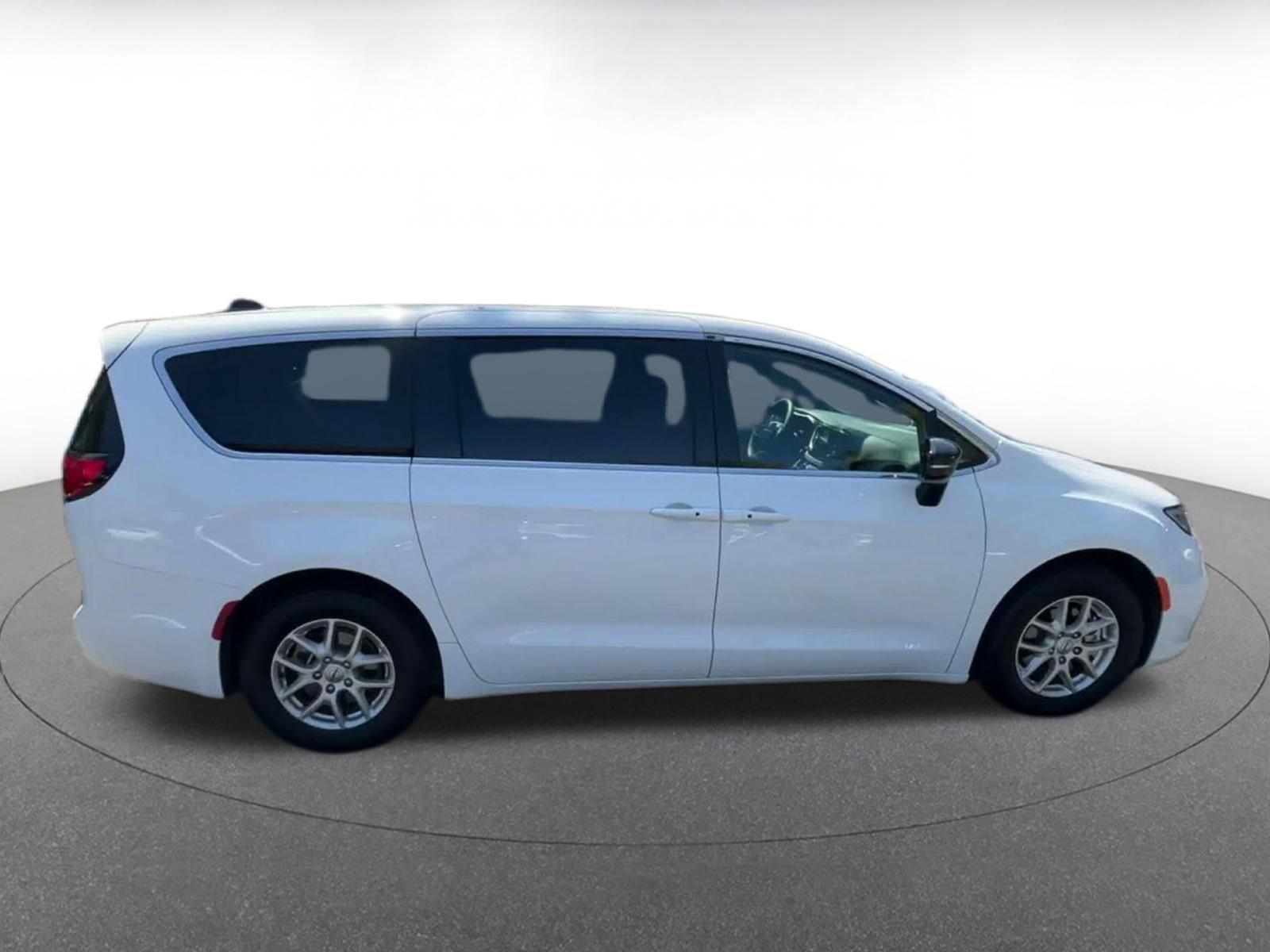 Thumbnail: 2025 Chrysler Pacifica - 15