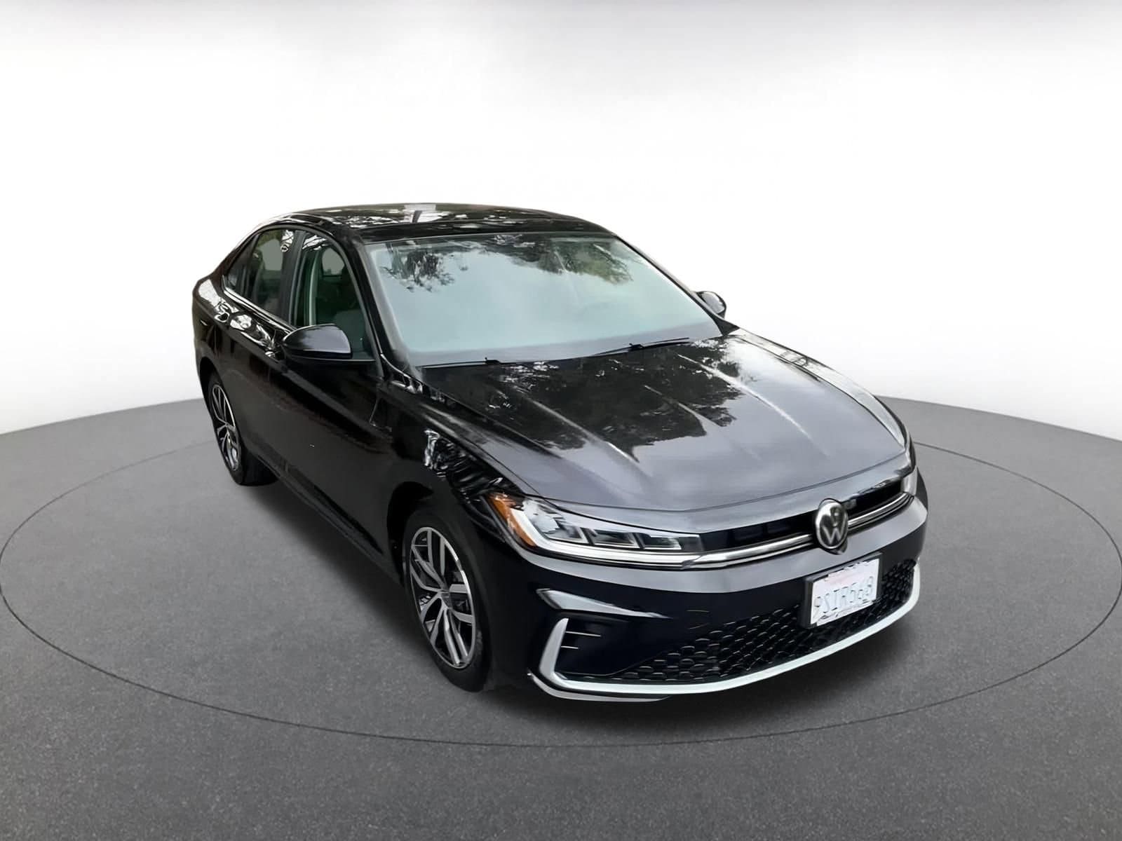 Thumbnail: 2025 Volkswagen Jetta - 3