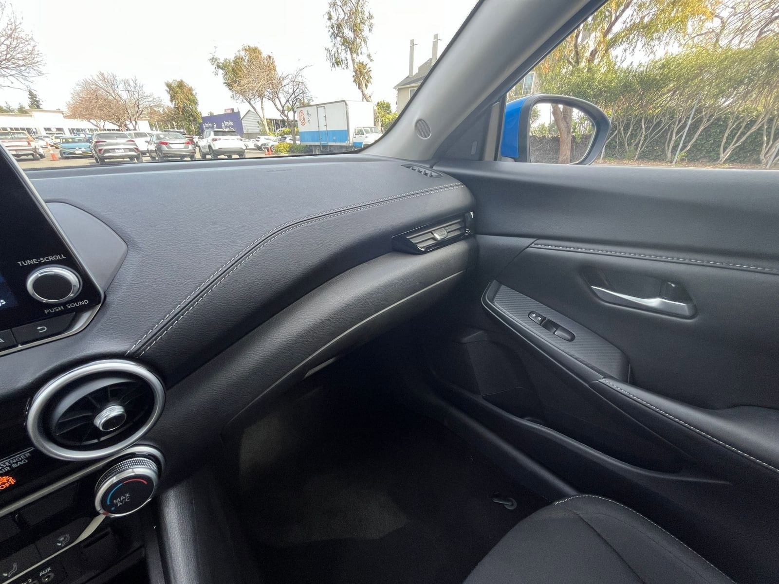 Thumbnail: 2025 Nissan Sentra - 33