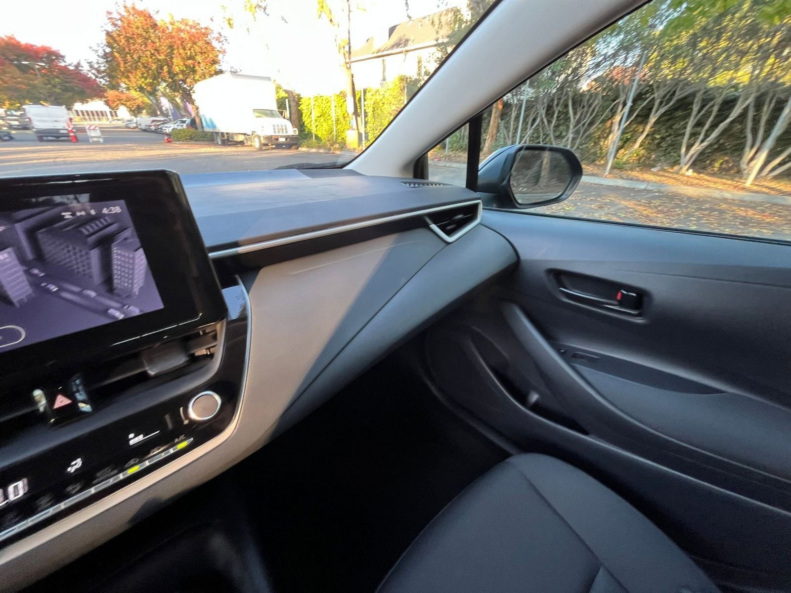 Thumbnail: 2025 Toyota Corolla - 33