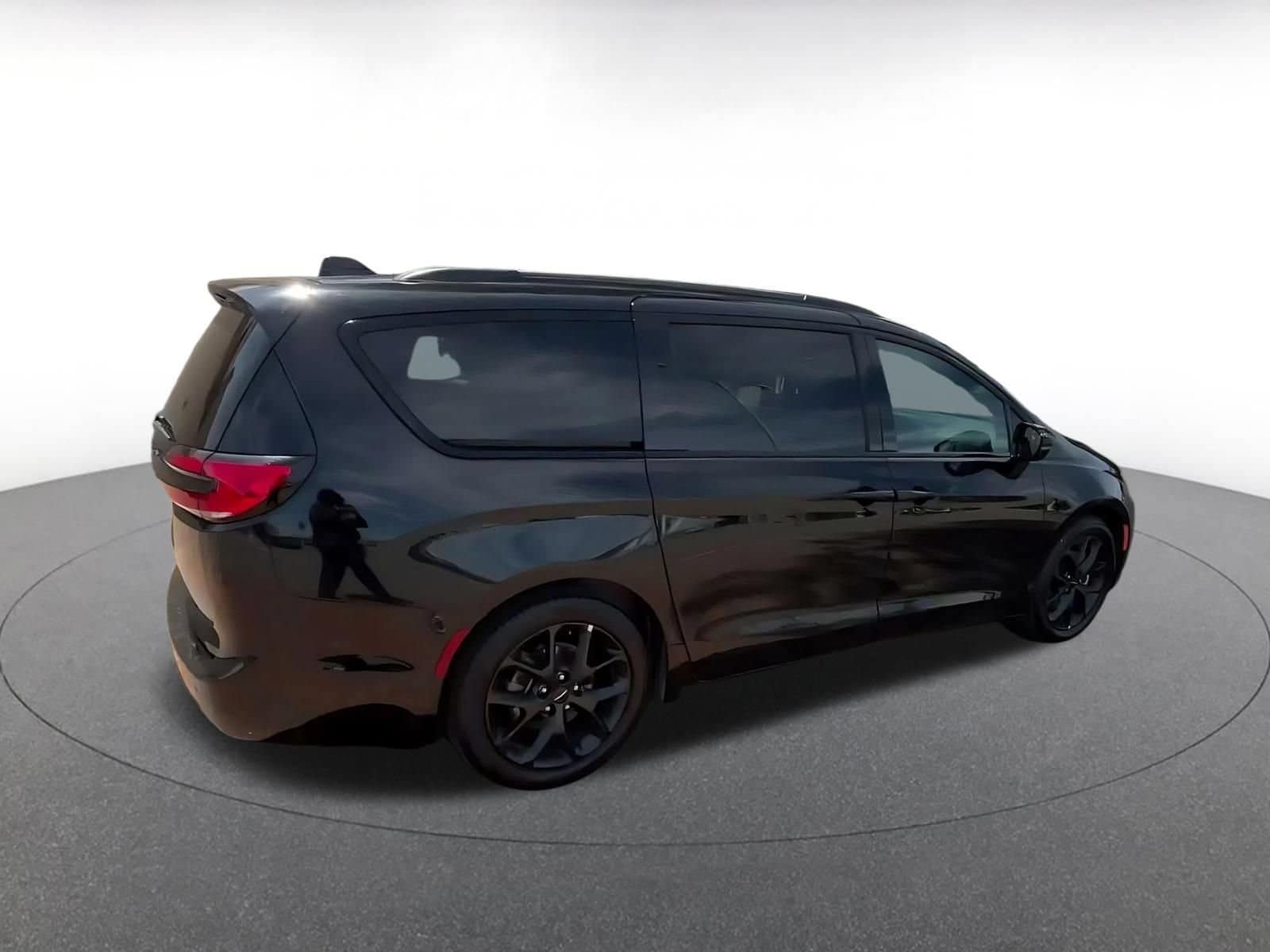Thumbnail: 2025 Chrysler Pacifica - 11